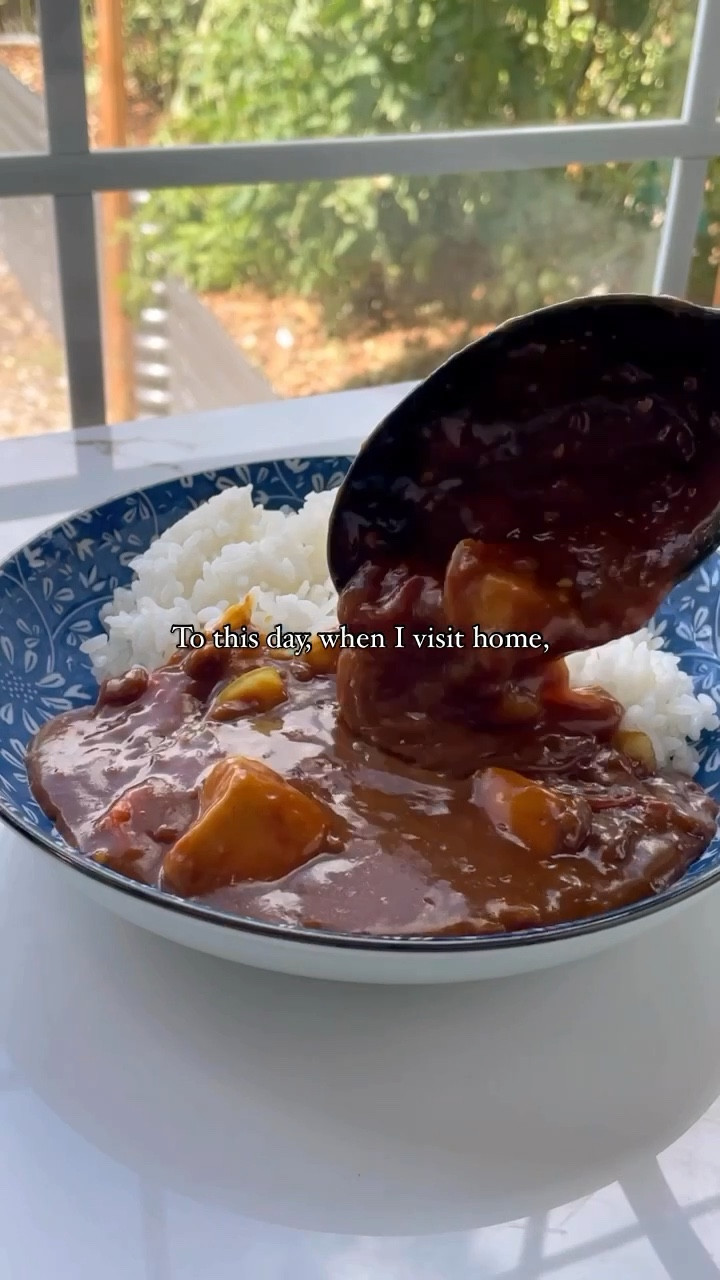 Recommended rice cookers for this dish, as well as the rice I like, packaged rice (you just heat in the microwave for 90 seconds), and other ingredients.