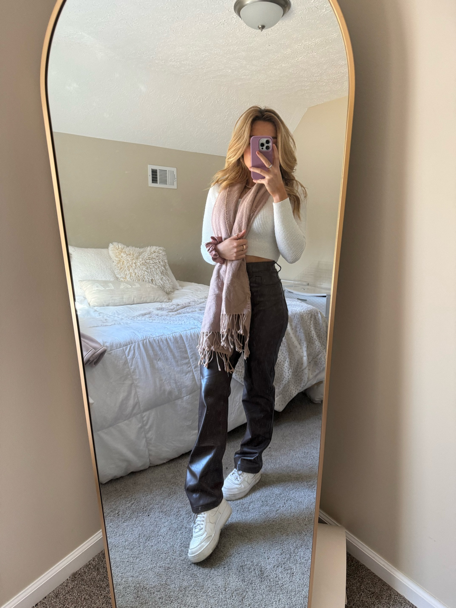 Brown vegan leather pants in size 26

#LTKSeasonal #LTKHoliday #LTKGiftGuide