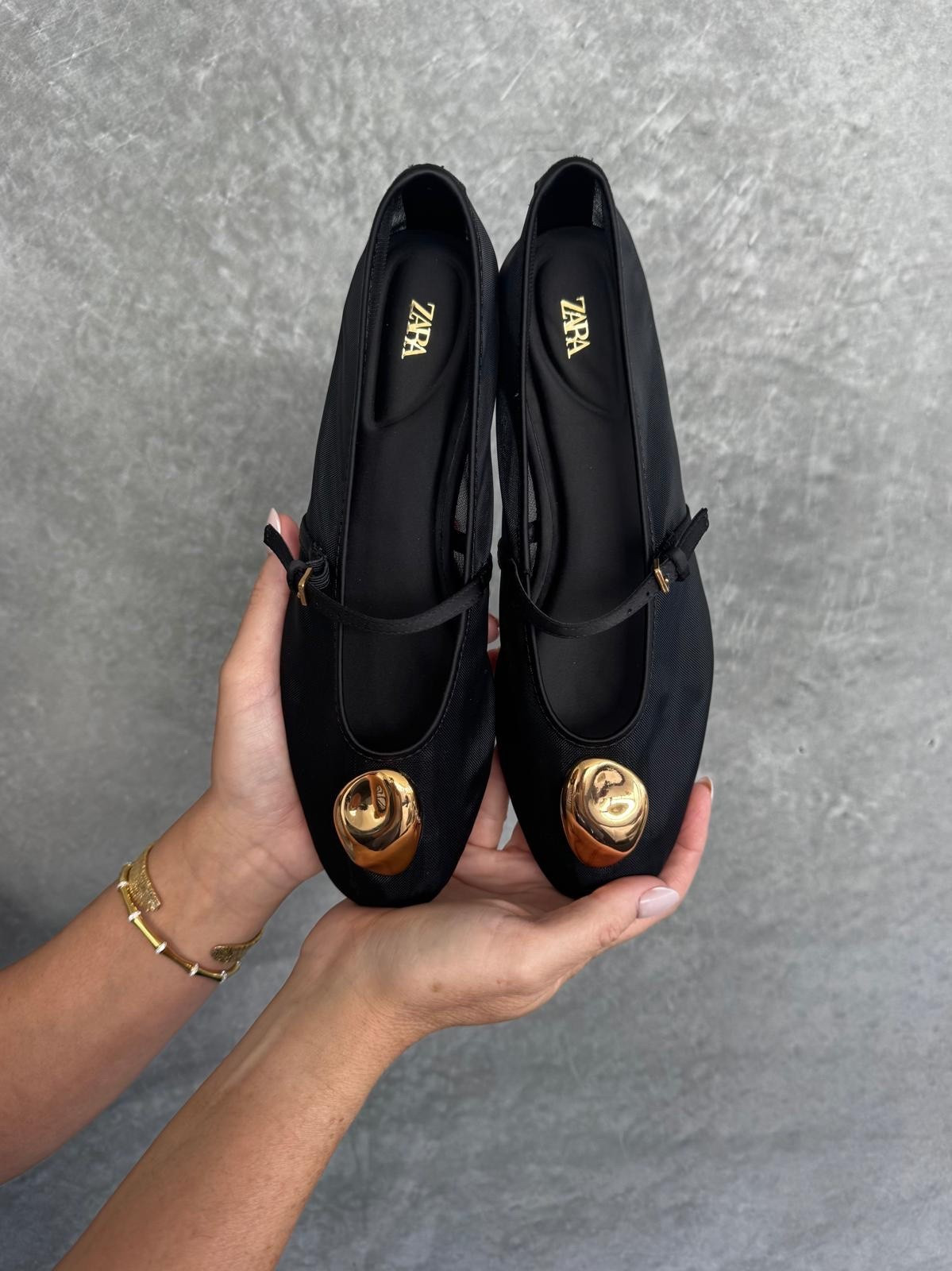 New find from @Zara  🤍 Perfect shoe when you can’t wear a slide.

#LTKstyletip #LTKshoes #LTKaustralia