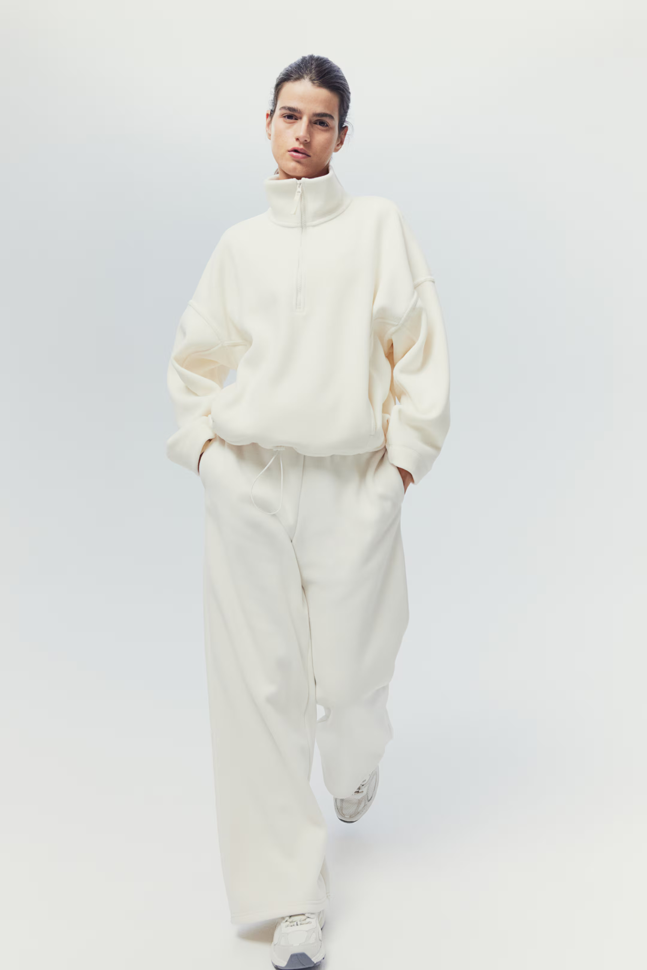 Fleece sports top in DryMove™ - Cream - Ladies | H&M GB | H&M (UK, MY, IN, SG, PH, TW, HK)