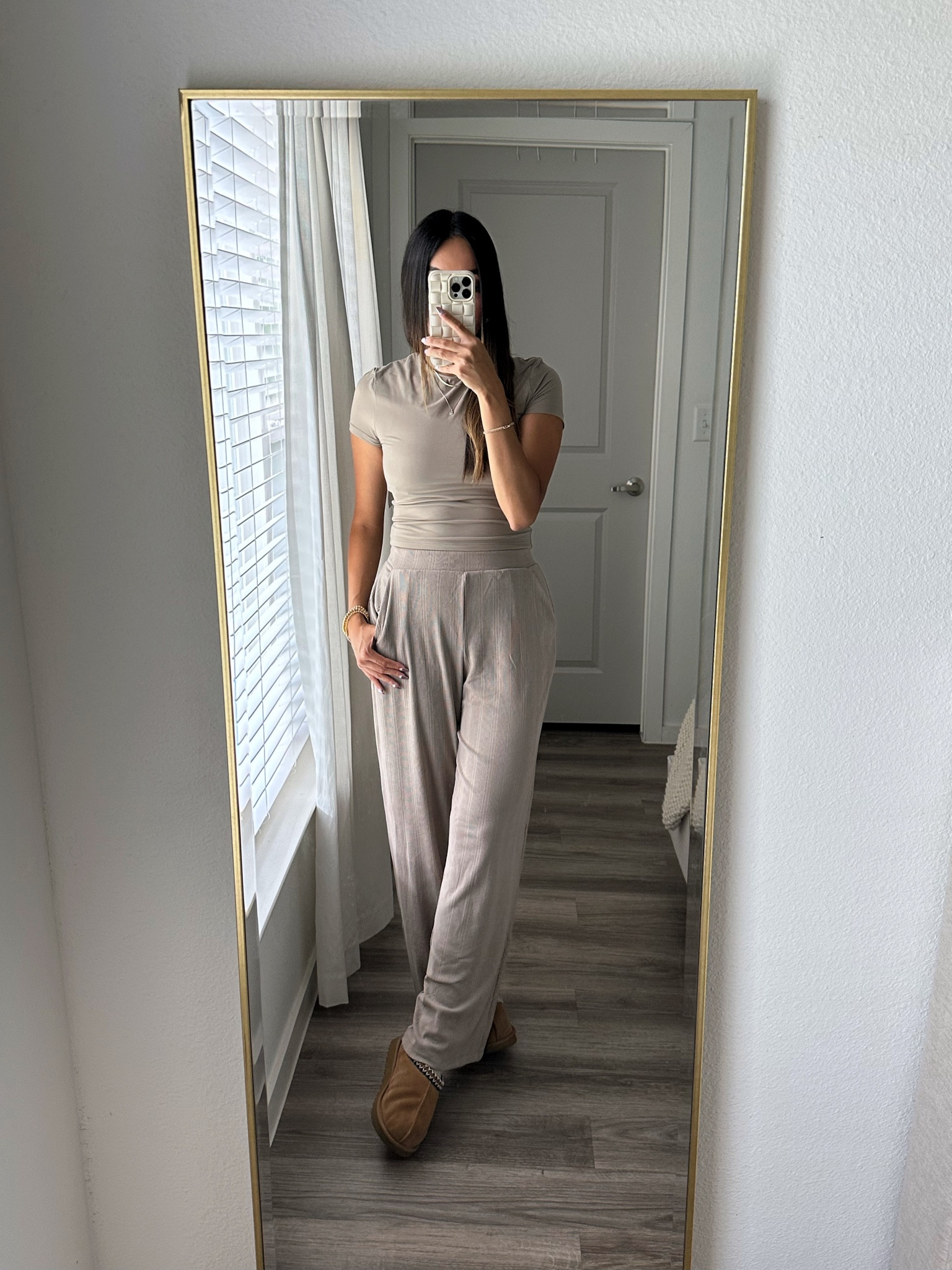 comfy casual outfit 🤍

#LTKHoliday #LTKHolidaySale #LTKGiftGuide