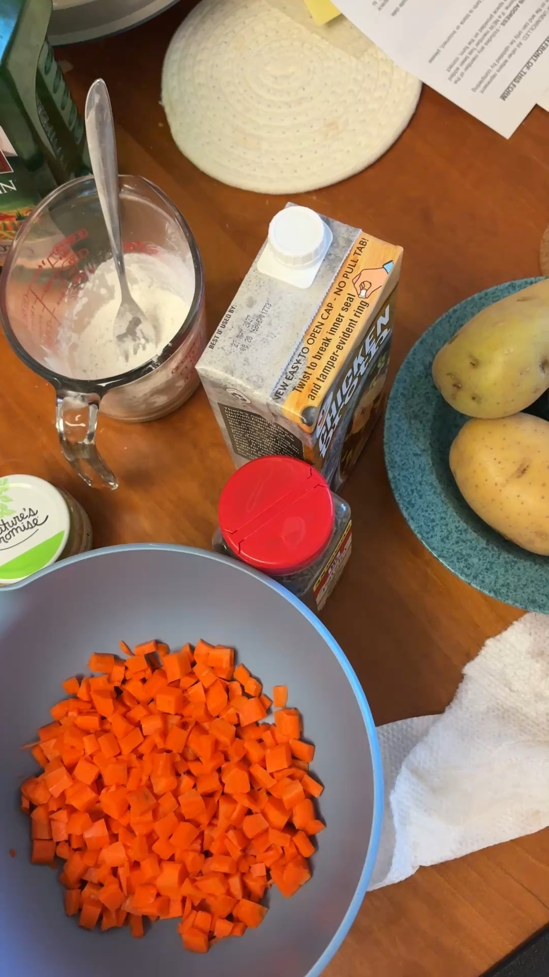 Long weekend in February calls for making chicken pot pie soup 😍 This was truly so delicious, plus gluten free. Get the cookbook it’s from + my favorite tools for cooking with rheumatoid arthritis below! 

Video: panning across a table with ingredients and tools for cooking. Music plays  

#LTKfoodie