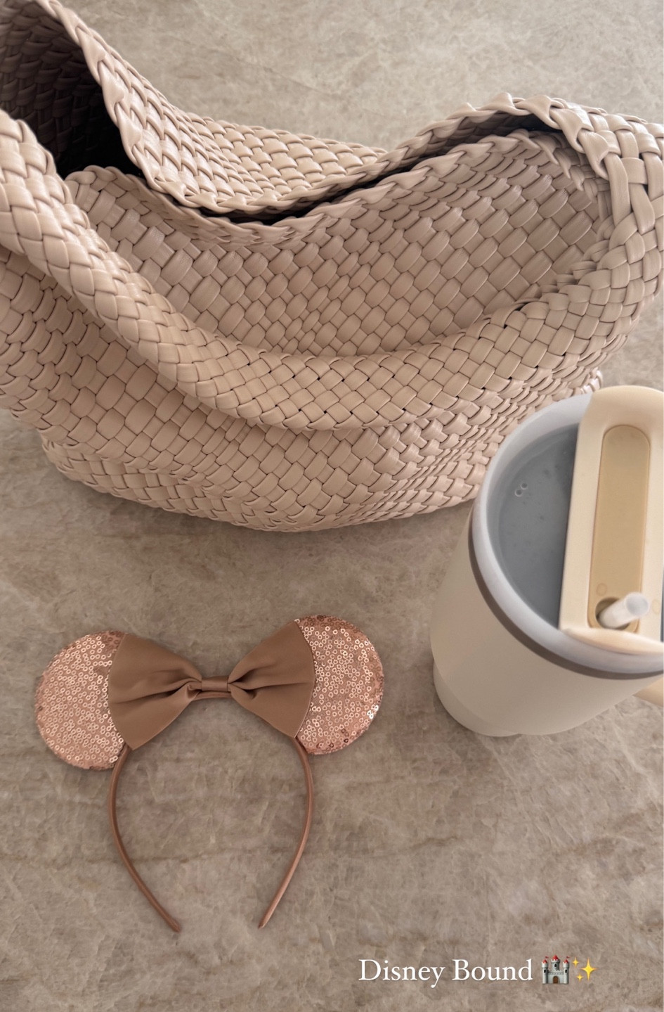 Disney Bound 🏰✨ #disneyland #amazonfinds #mouseears #fauxstanley #bohohandbag