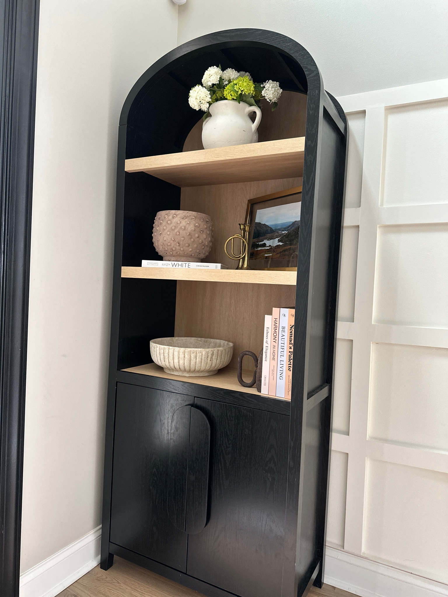 Modern Bookcase Cabinet! Currently only $228 🤩 comes in oak color also.

Also linking this set of 4 styling books only $37 from Amazon!


Home Decor | Arched Bookcase | Arched Cabinet | Amazon Home | Walmart Home 

#LTKHome #LTKSaleAlert