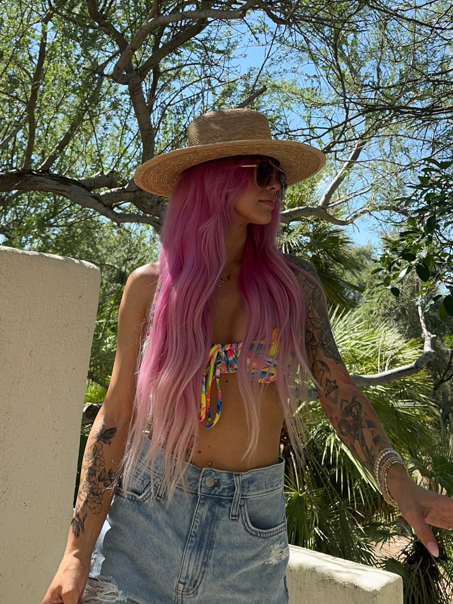 pool day
Kulani kinis tropical set 
MADEWELL denim shorts (old) linked what I could find 🤍