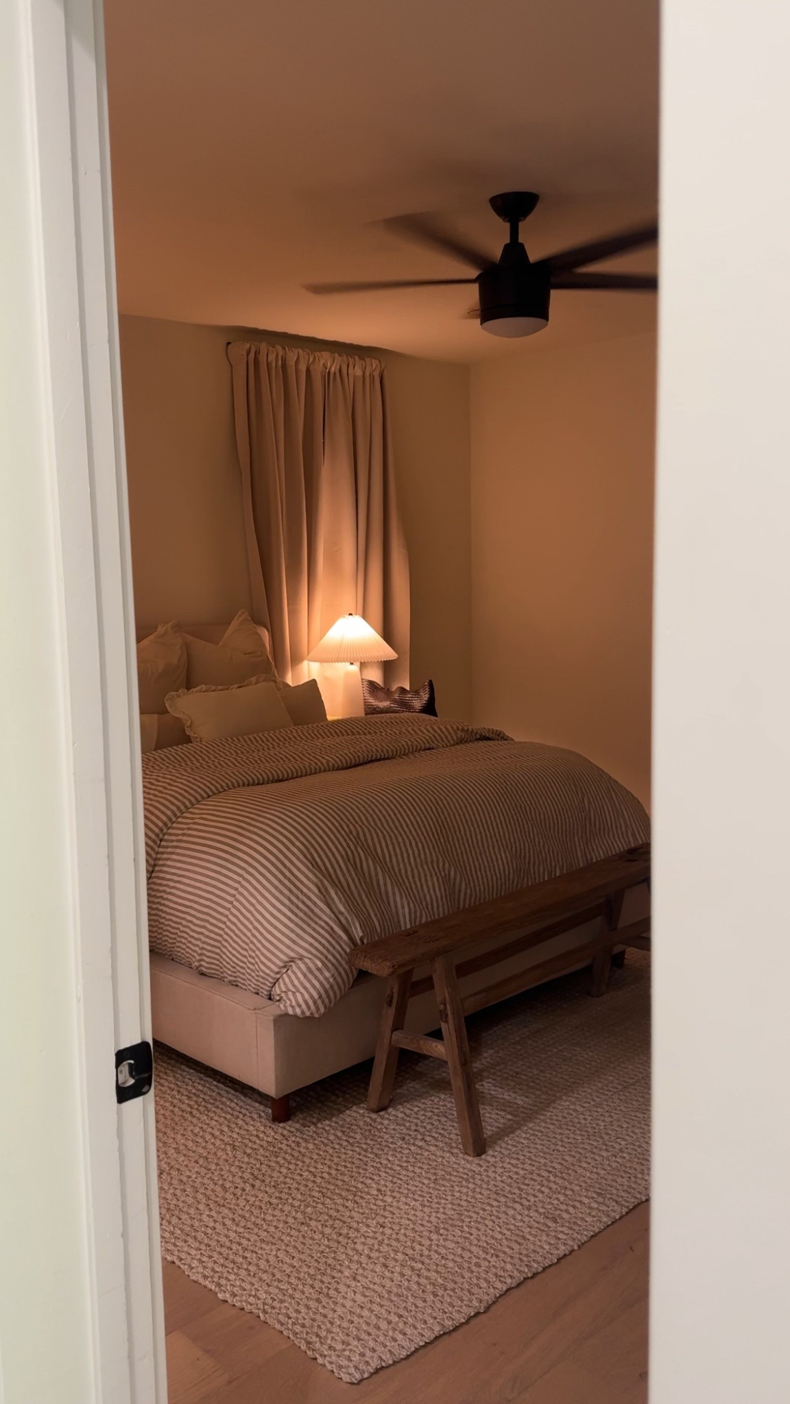 Cozy modern + organic bedroom decor 🫶🏻🤍

#LTKHome #LTKSeasonal #LTKFindsUnder100