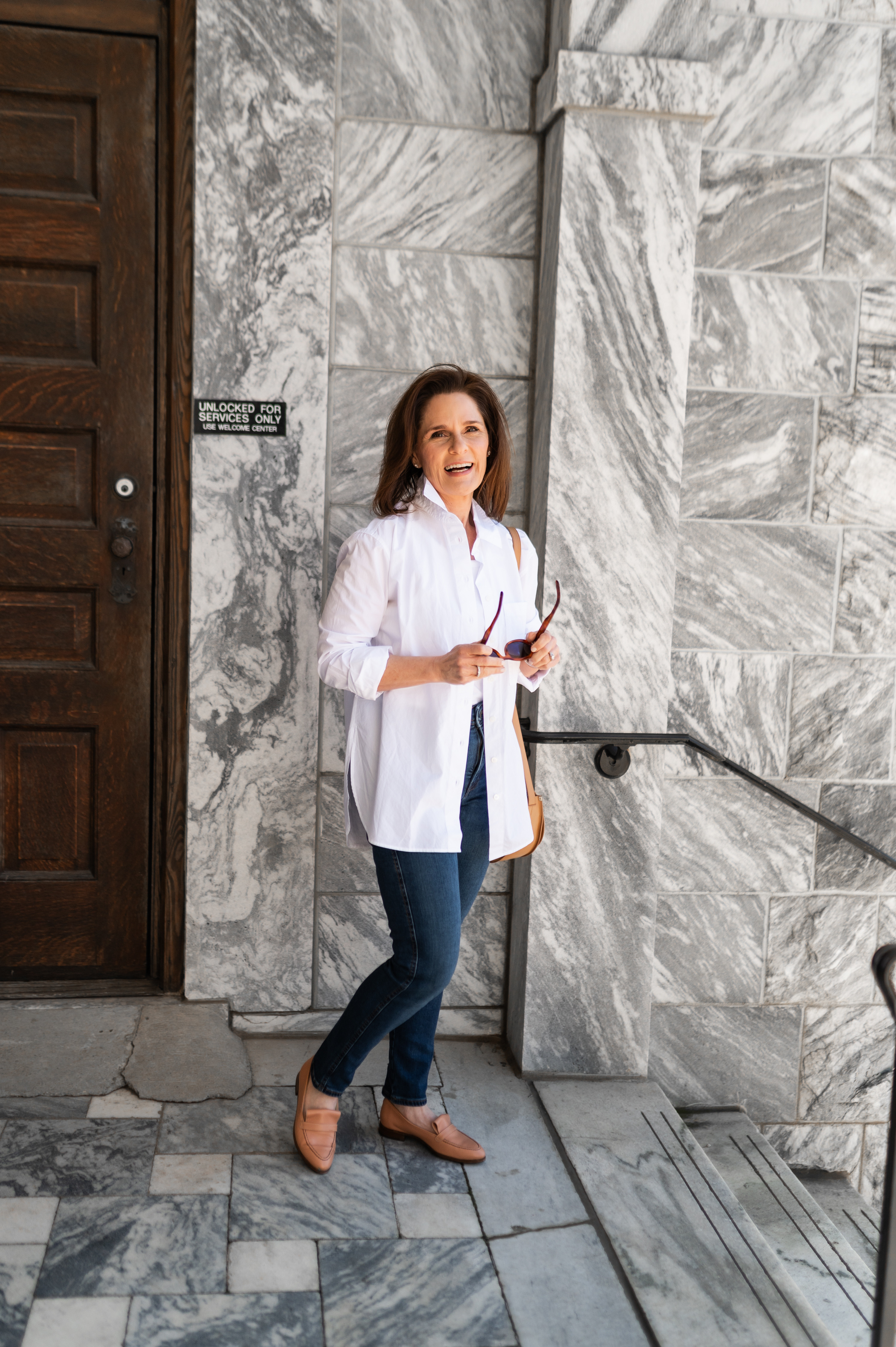 Flattering skinny jeans for petites, skinny jeans outfit, spring jeans outfit, oversized shirt outfit

I'm loving an oversized shirt open with a tank to go with skinny jeans and loafers for spring. 

 #petite 

#LTKOver40 #LTKPetite #LTKStyleTip