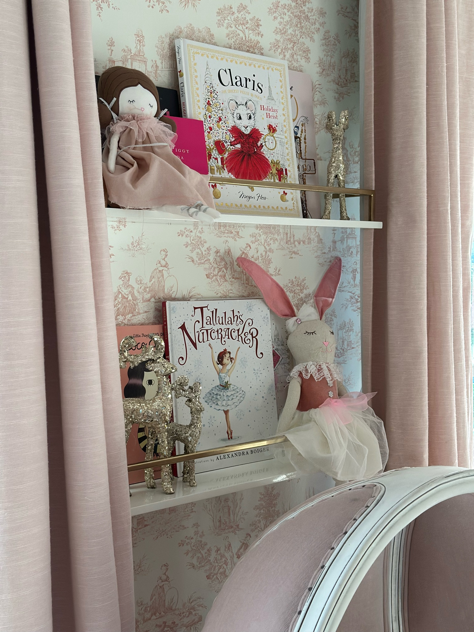 Floating shelves but make it cute & girly 🎀💗✨

#LTKKids #LTKBaby #LTKHome