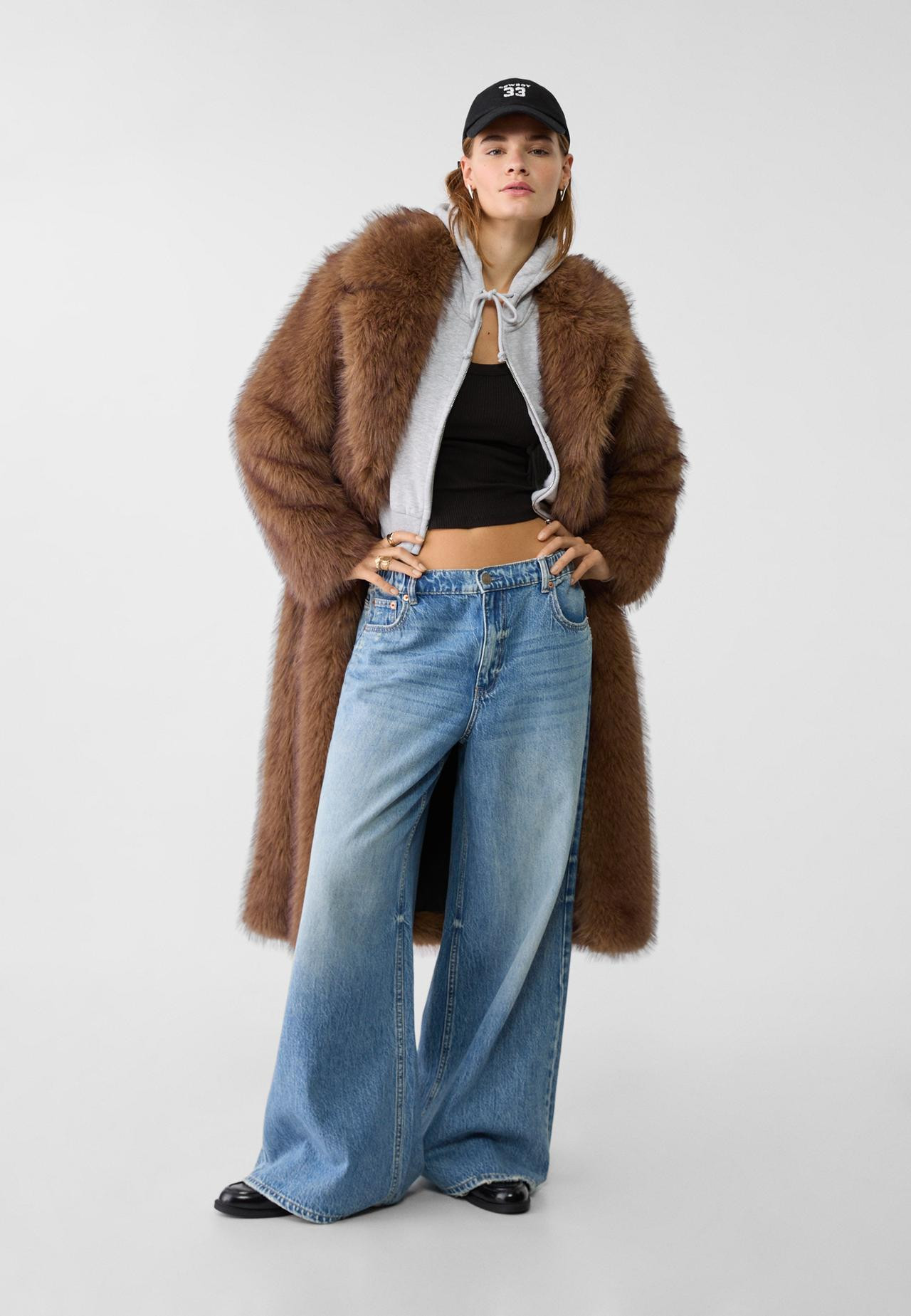 Langer Oversize-Mantel aus Kunstfell - Mode für Damen | Stradivarius Deutschland | Stradivarius DE