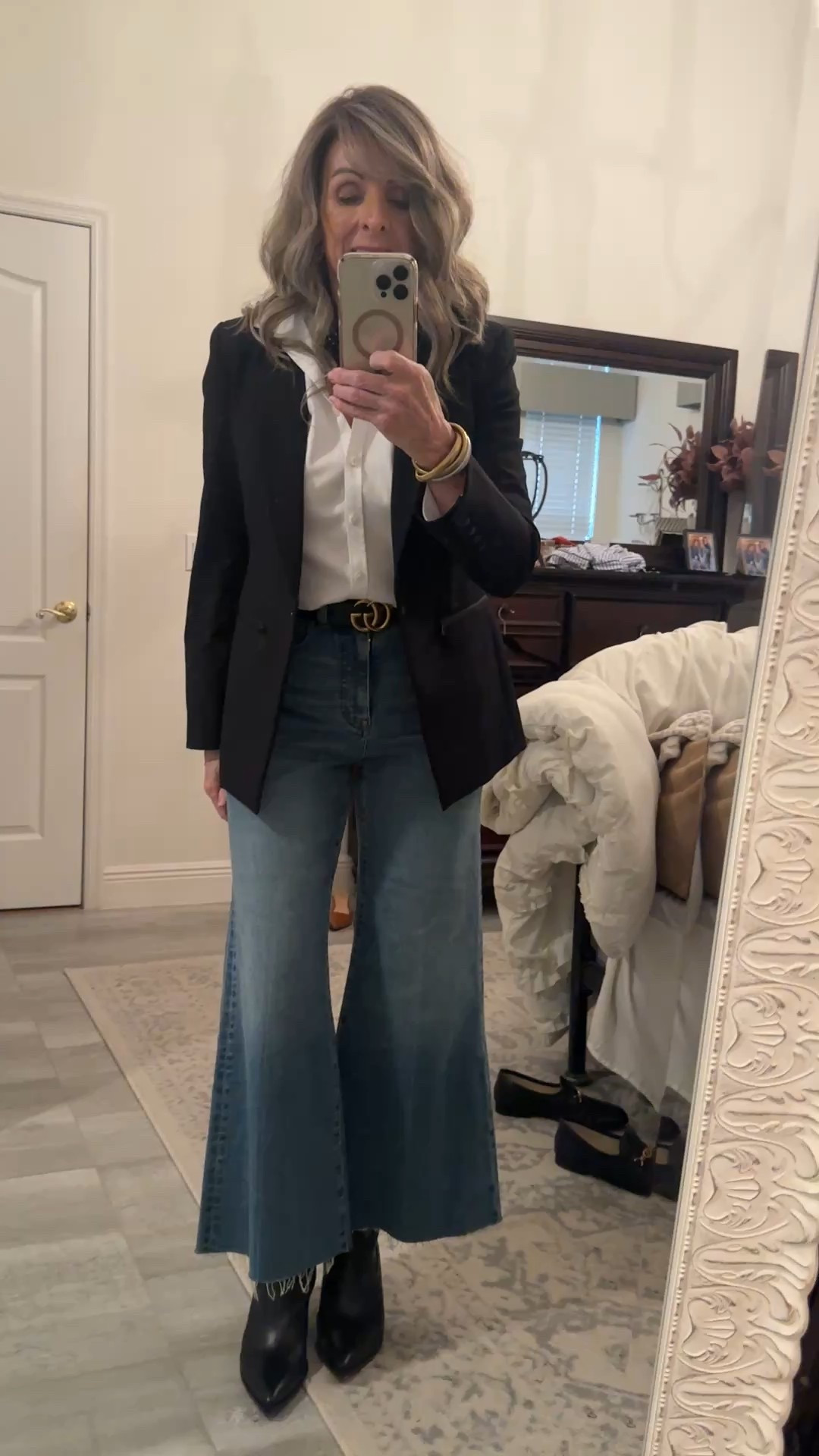 Classic with a little edge 🤍🖤
A tailored black blazer instantly elevates wide-leg denim and makes this outfit feel polished but still wearable. I love this combo for everyday errands, casual meetings, or when you want to look put-together without trying too hard. Add a crisp white button-down and pointed-toe boots and you’re done.

✨ Everything is linked for easy shopping
✨ True to size pieces I’ll wear on repeat
✨ One of those outfits that always works

#LTKSaleAlert #LTKFindsUnder100 #LTKOver40