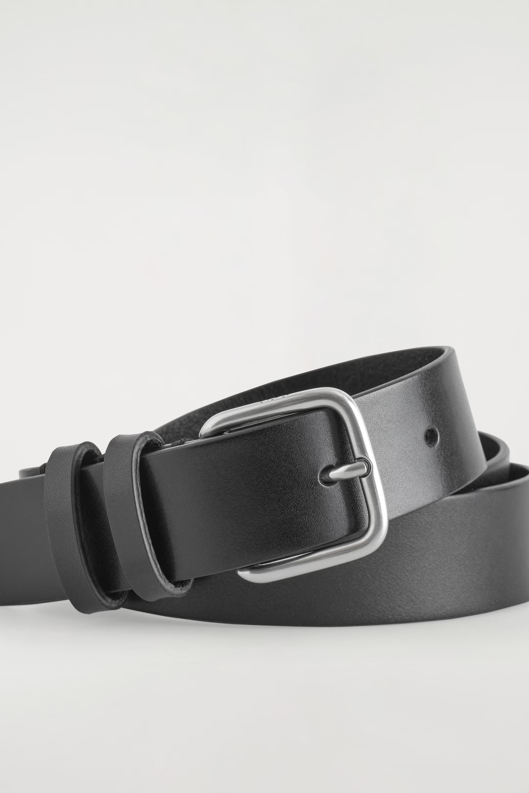 CLASSIC LEATHER BELT - BLACK / SILVER | COS GB | COS UK
