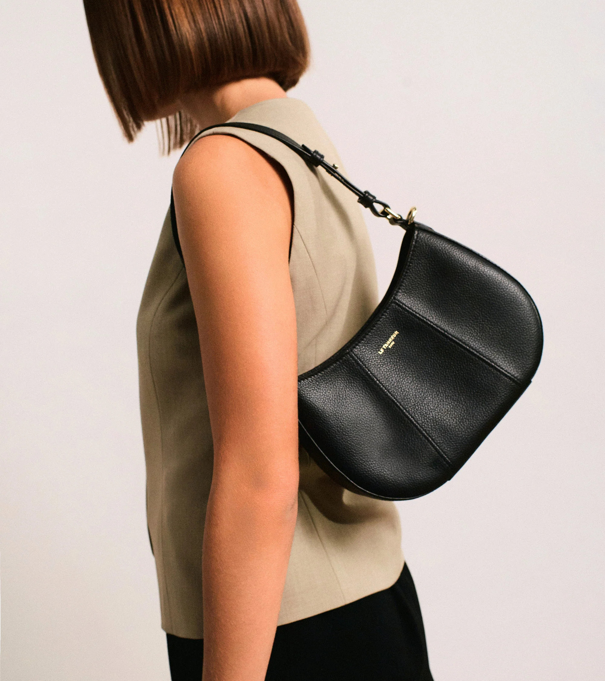 Juliette small half-moon bag in grained leather | Le Tanneur