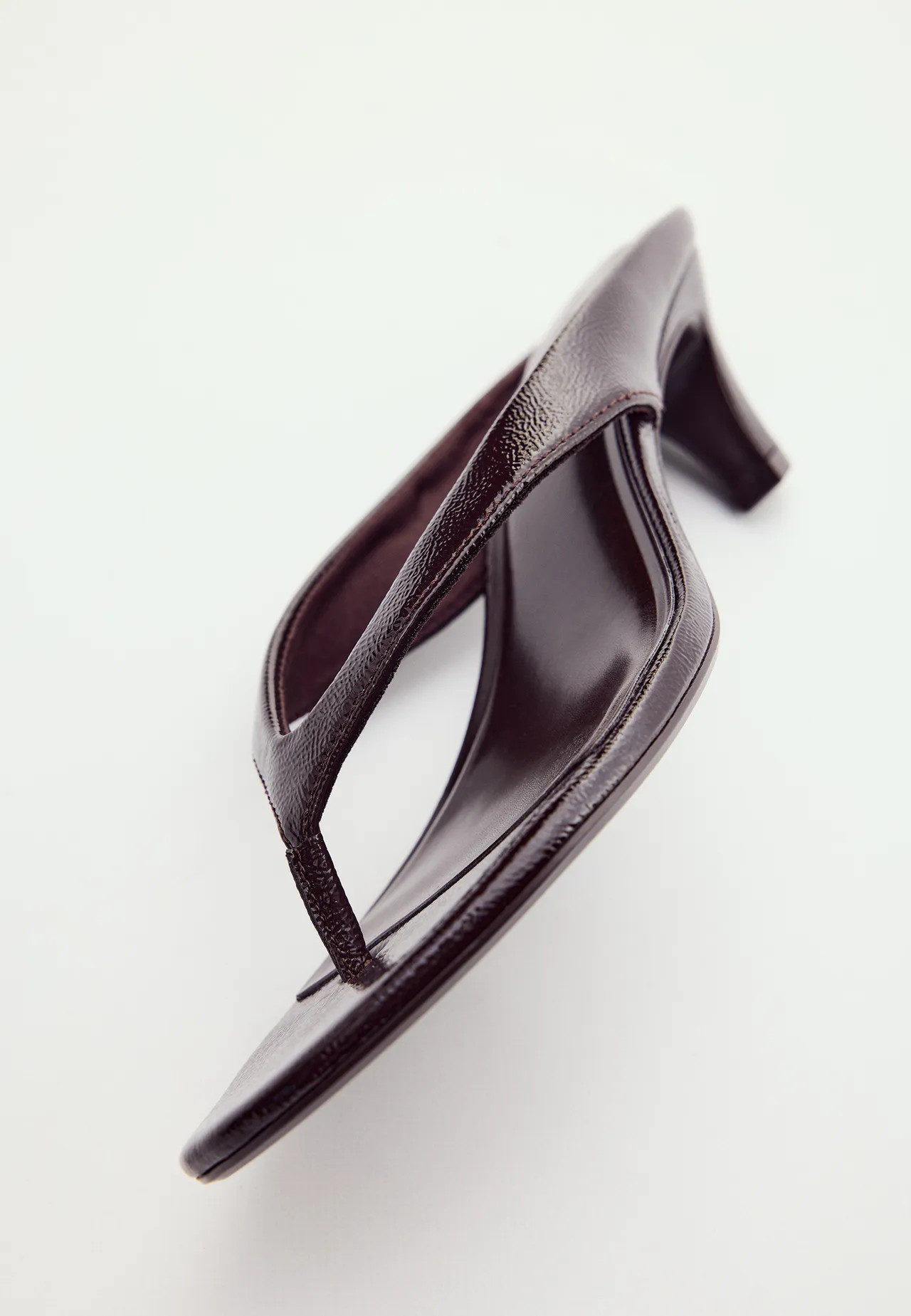 Leather effect thong heeled sandals - Women's fashion | Stradivarius United Kingdom | Stradivarius (UK)