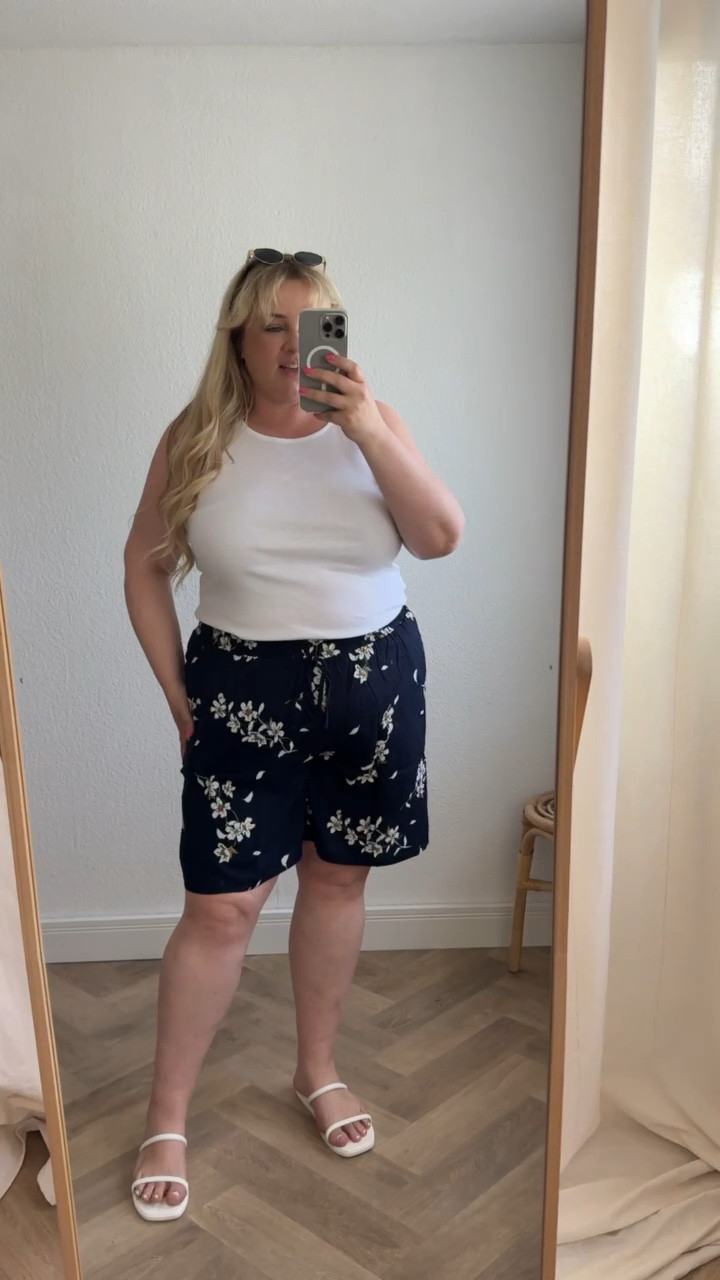 Blumen-Shorts im 2er Pack 💗🌸

#plussizefashion #muster #shorts #curvy #summeroutfit

#LTKdeutschland #LTKplussize #LTKsummer