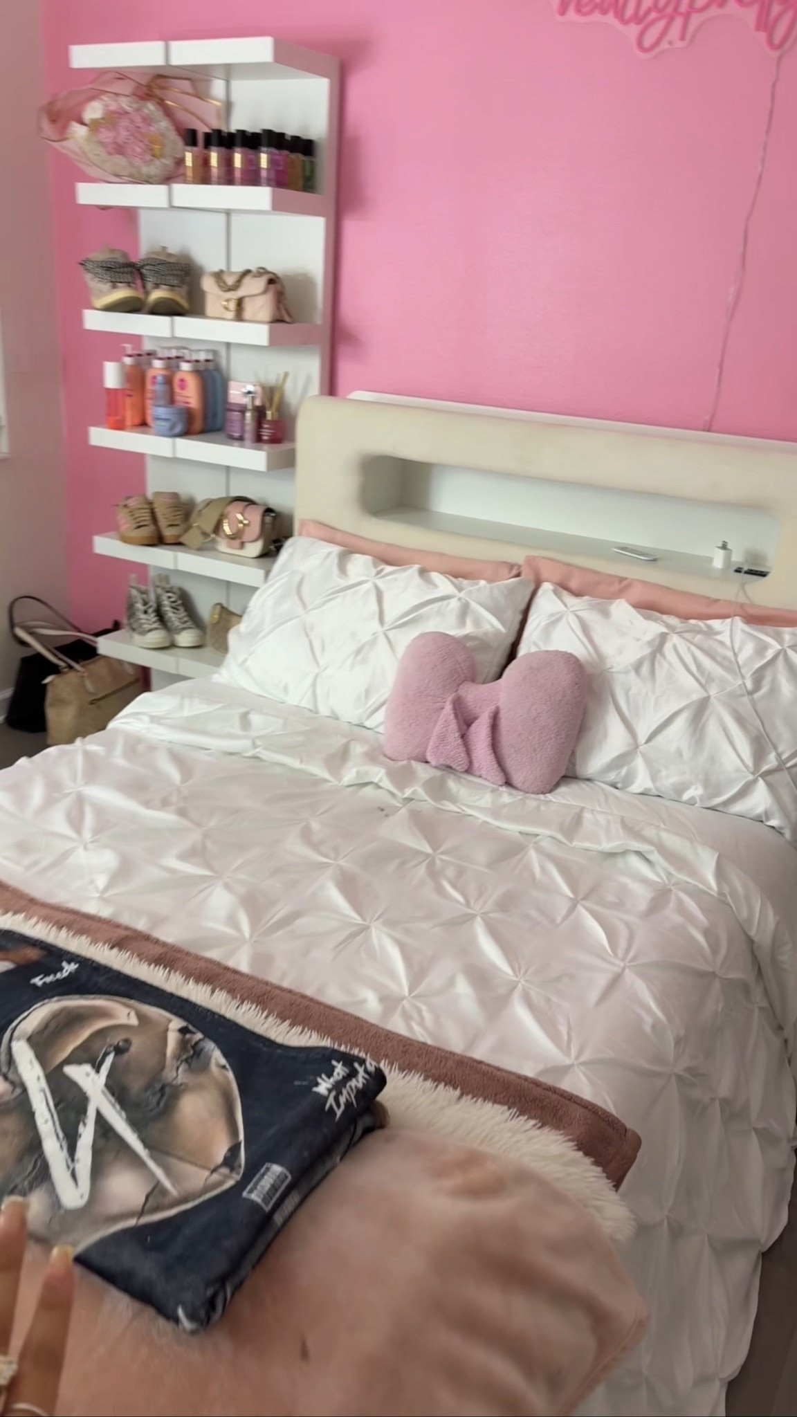 I wanted to link my new bed for you guys 🤍 it’s teaaaaa! I can’t wait to decorate it  

#bed #room #bedroom #roomtour #teenroom