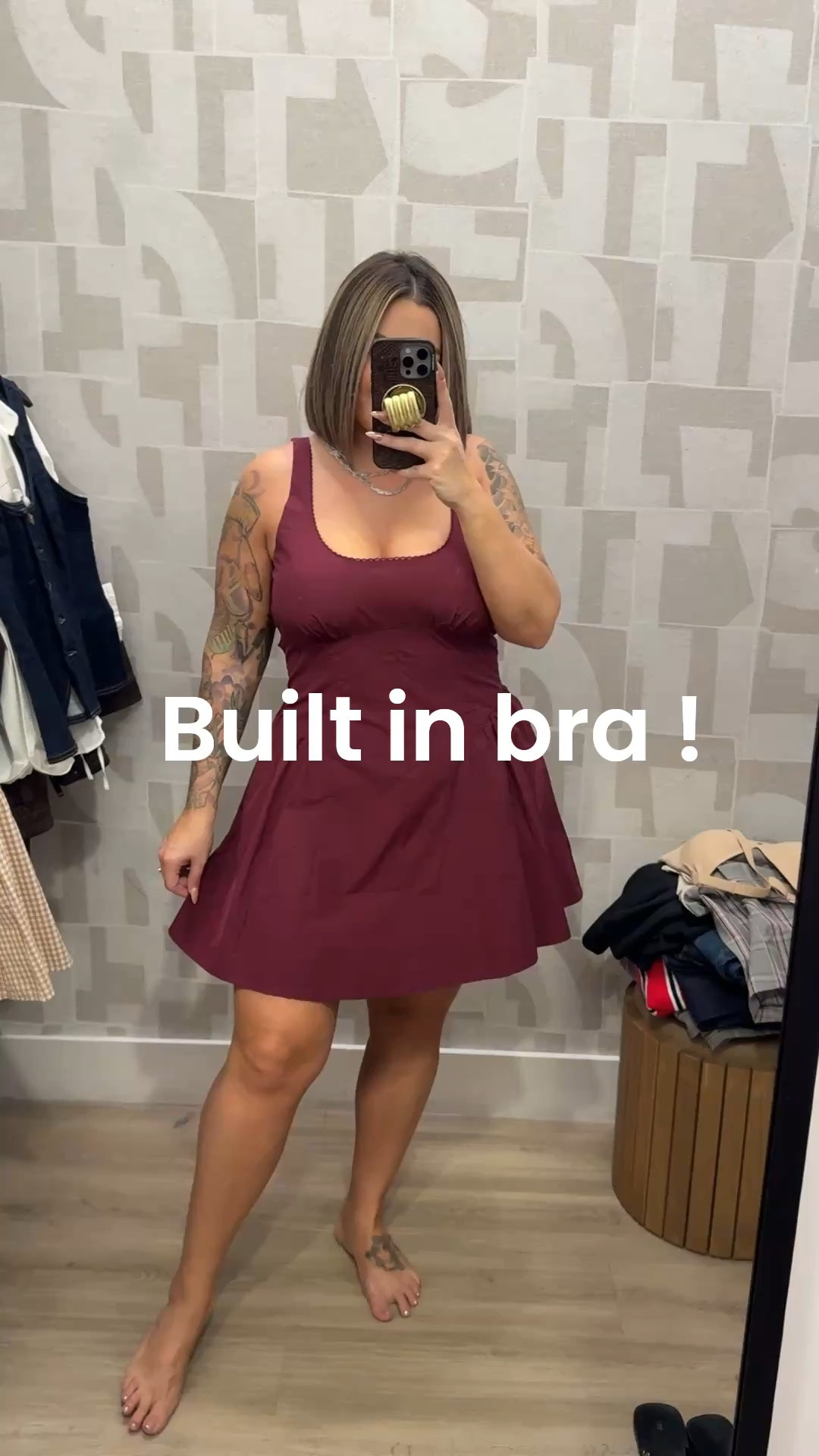 Size L 
#abercrombie 

Such a cute little dress for fall. Comes in several colors and prints. Linking it here for you.