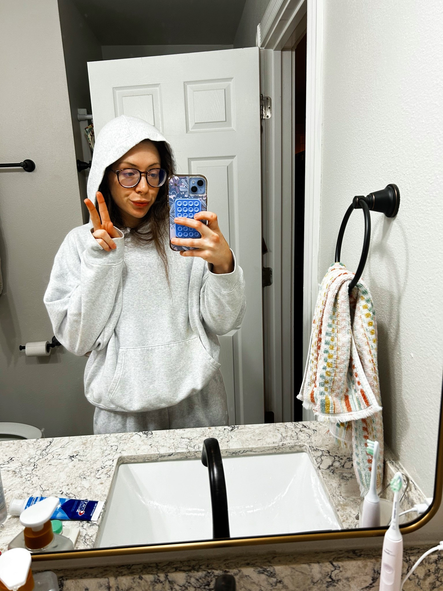 stay in fav hoodie/sweatpants 💕