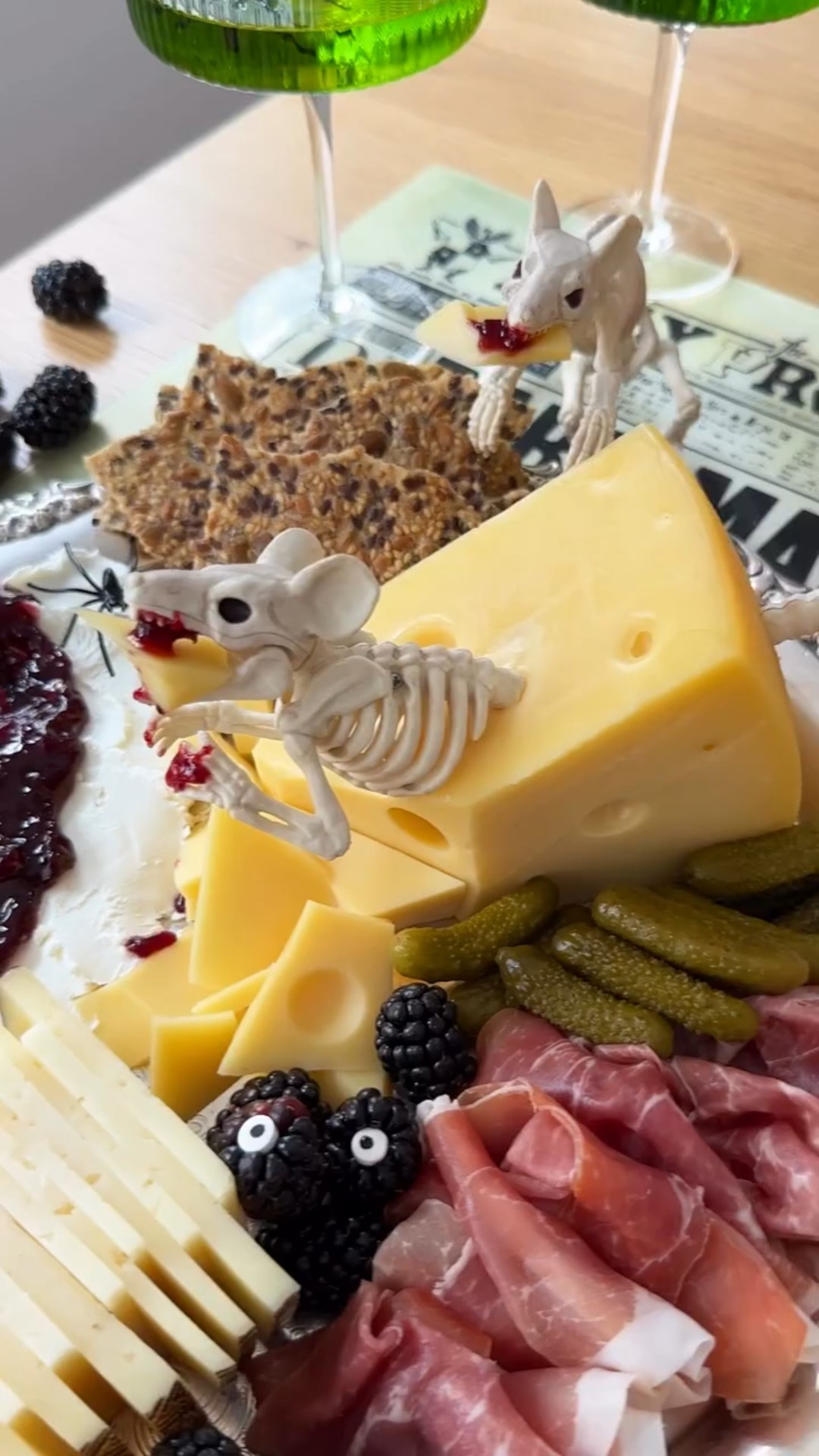 Easy Halloween Charcuterie 🧀 with a side of rats 🐀 Everything I used below! 

3 mini skeleton rats 
Swiss
Goat cheese with sour cherry preserves 
Manchego or Cheddar 
Blackberries 
Trader Joe’s cornichons
Prosciutto

#halloween #cheese #charcuterie