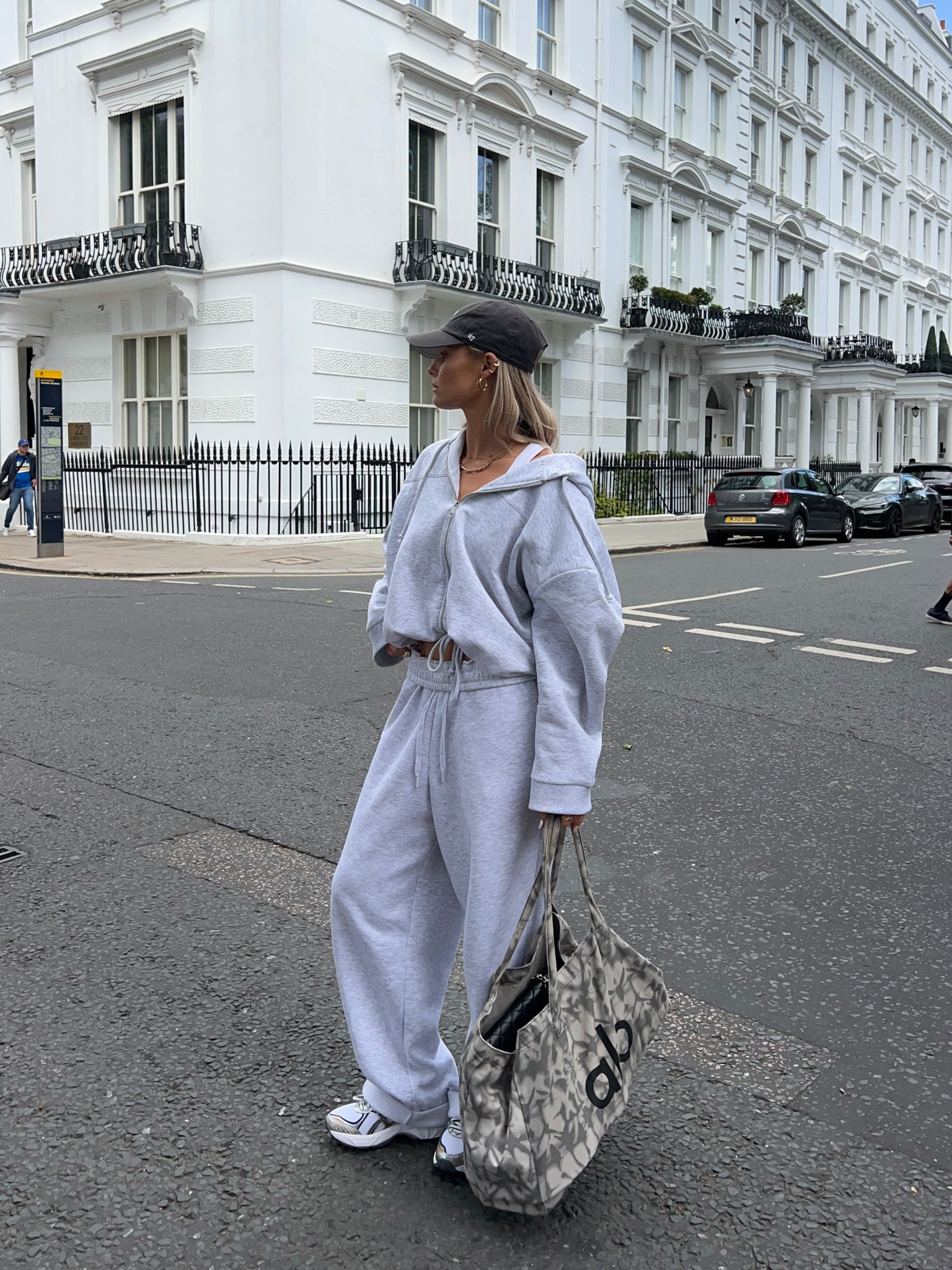 comfy & casual jogger set xxx this hasn’t come off my body btw 
Wearing size M in hoodie and 10 in joggers 

#LTKuk #LTKstyletip #LTKtravel