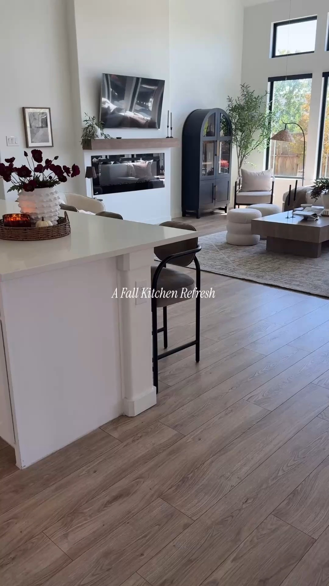 New kitchen runner and I love the mix of cool and warm tones by Livabliss!

Neutral kitchen, organic modern, cozy kitchen, kitchen rug