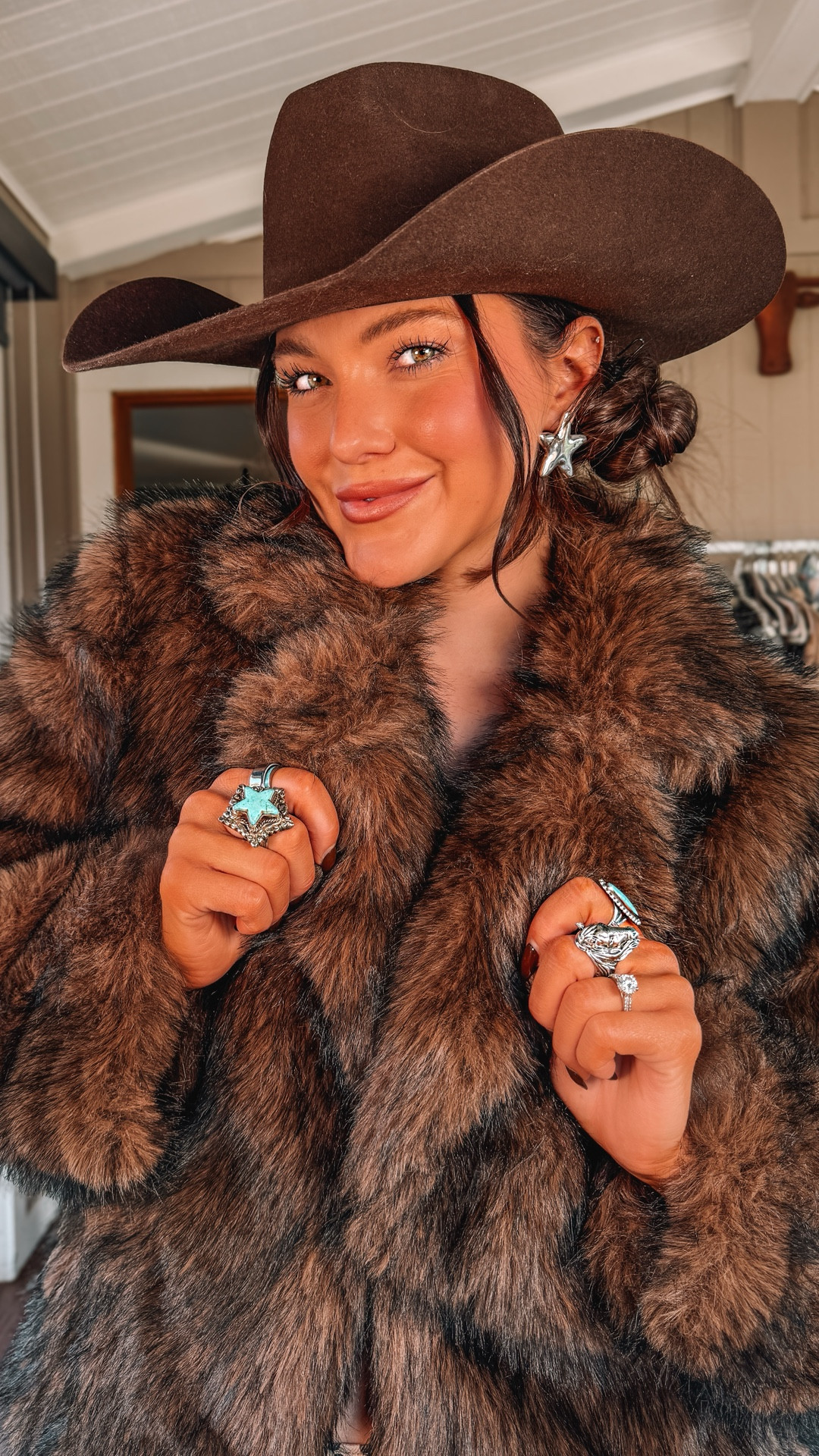 This faux fur looks $$$ but it’s under $55 🤍

#FauxFurJacket #AmazonFashion #AmazonFinds #WinterJacket #AffordableFashion #Under50Style #WinterOutfitInspo #BudgetFriendlyFashion

#LTKSeasonal #LTKSaleAlert #LTKFindsUnder50