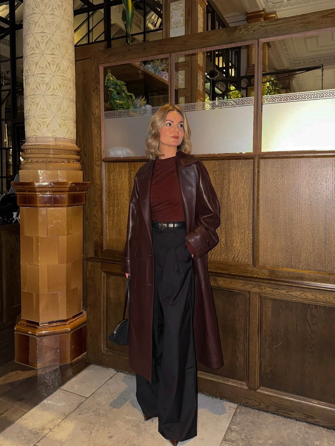 A stunning evening of delicious food, great company and the ballet! Feeling very festive now 🎄🩰✨

.
.
.
winter style, styling burgundy, ootd, ballet, minimal style 