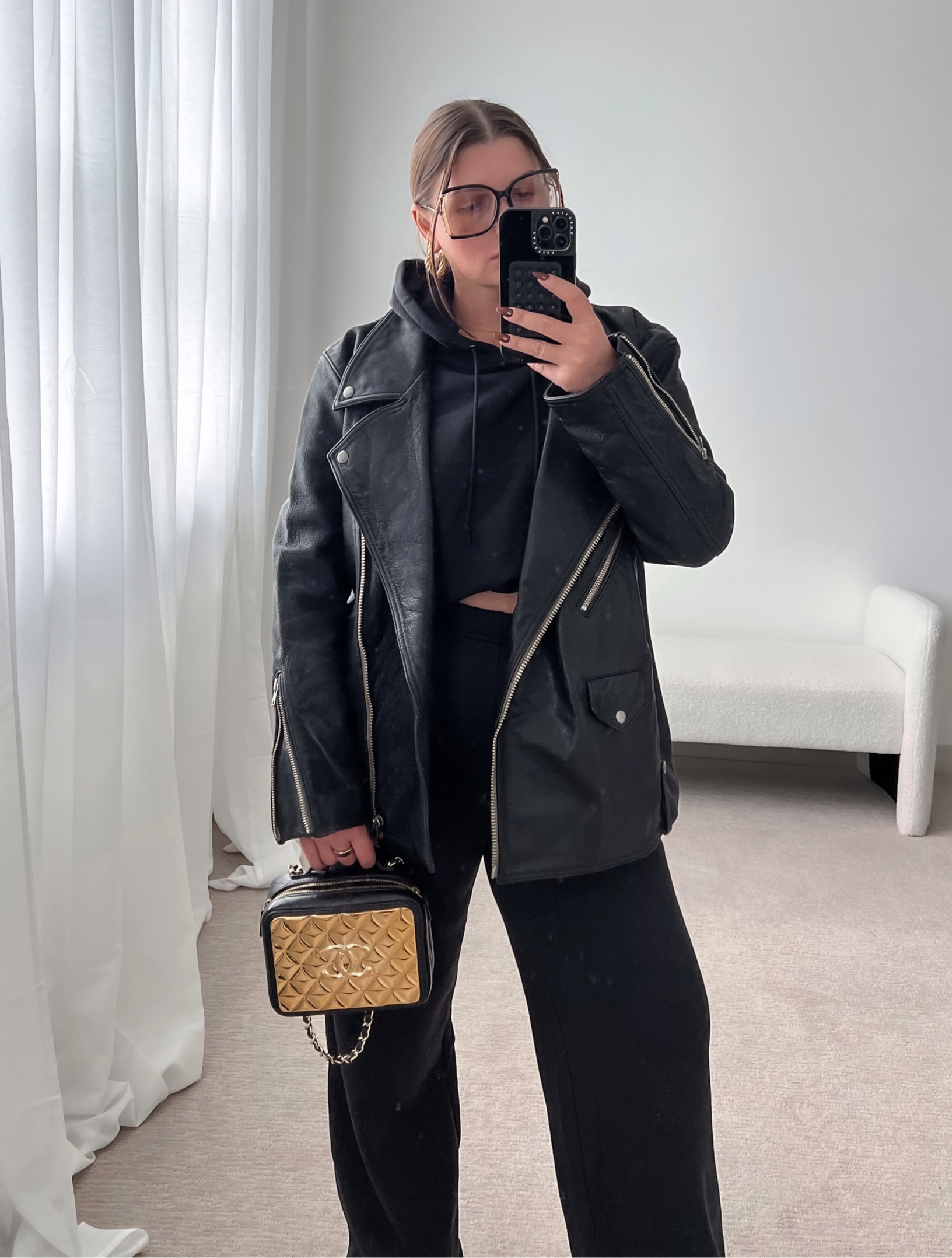 Fall outfit.
Sweatsuit.
Leather jacket.



#LTKSeasonal #LTKfindsunder100 #LTKover40