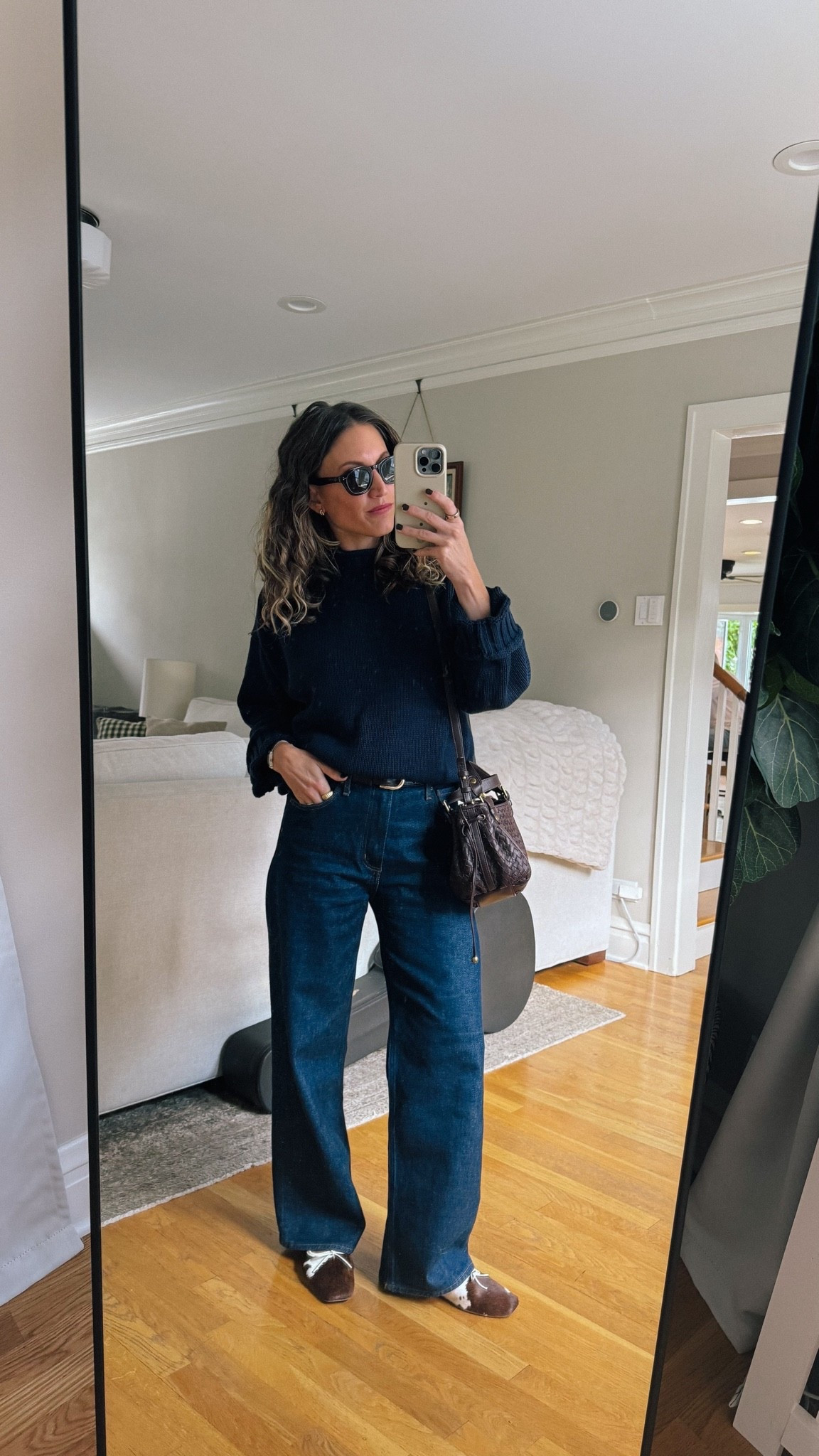 September Capsule // Day 21

J.Crew cotton sweater, XS, TTS for an oversized fit. Agolde denim, 26, I sized up. Frēda Salvador flats, TTS. Quince Sunglasses. Gerard Darel bag (not linked)

#LTKootd #LTKOver40 #LTKPetite