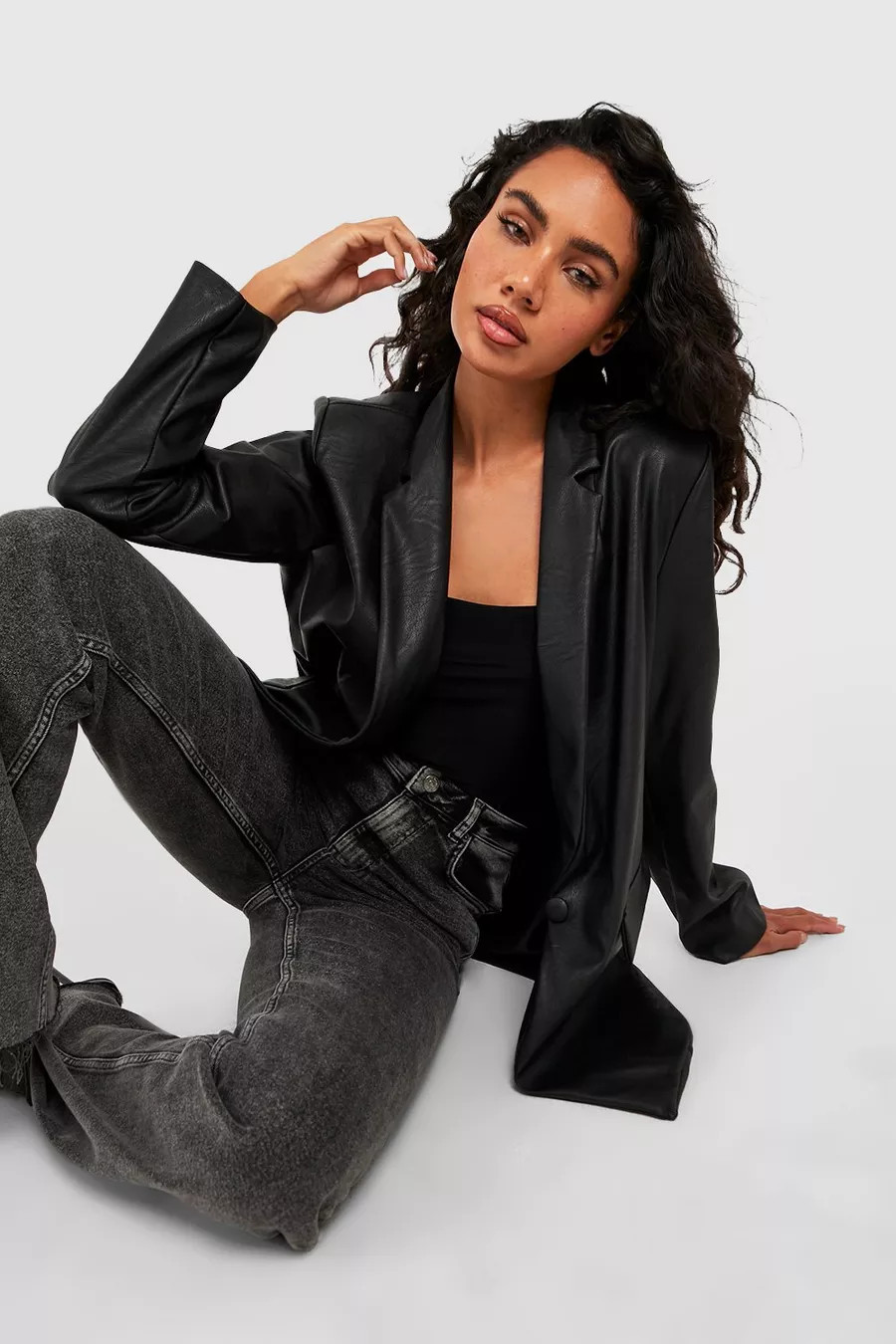 Blazer effet cuir à boutons | Boohoo.com (FR)