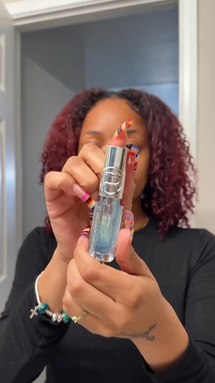 @lorealparis plump ambition hyaluronic lip oil does wonders! 

#lipplumper #lipplumping #lipoils #lorealparís