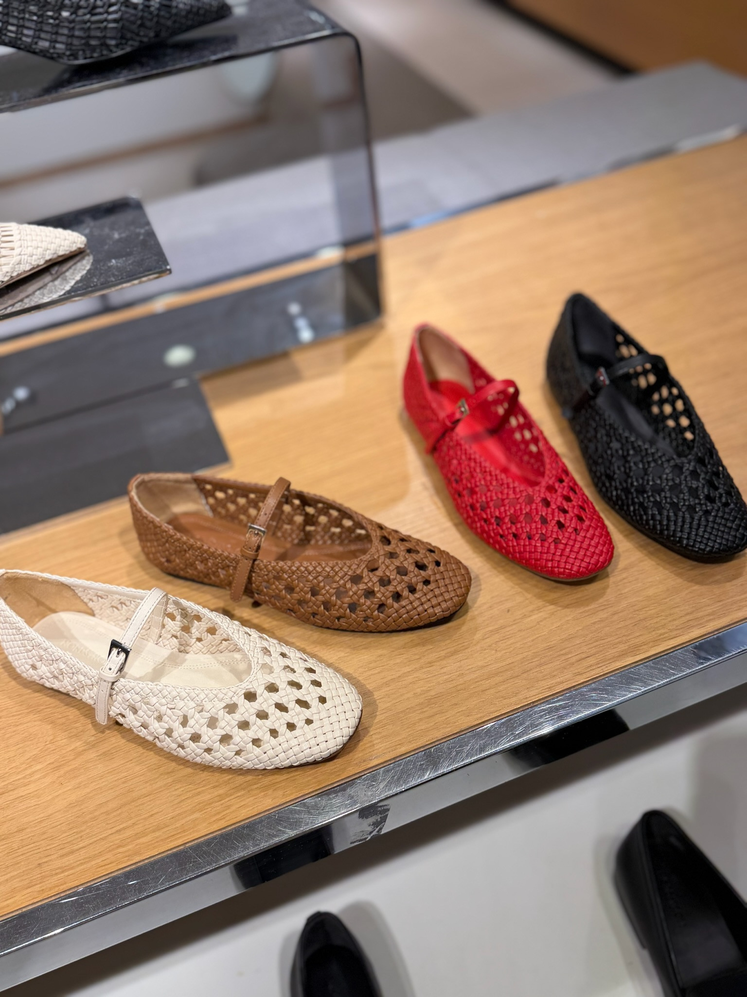 Women's fashion elevated shoes workwear everyday shoes flats mom approved wear Annabrstyle 

#LTKmomlife #LTKdayinmylife #LTKWorkwear