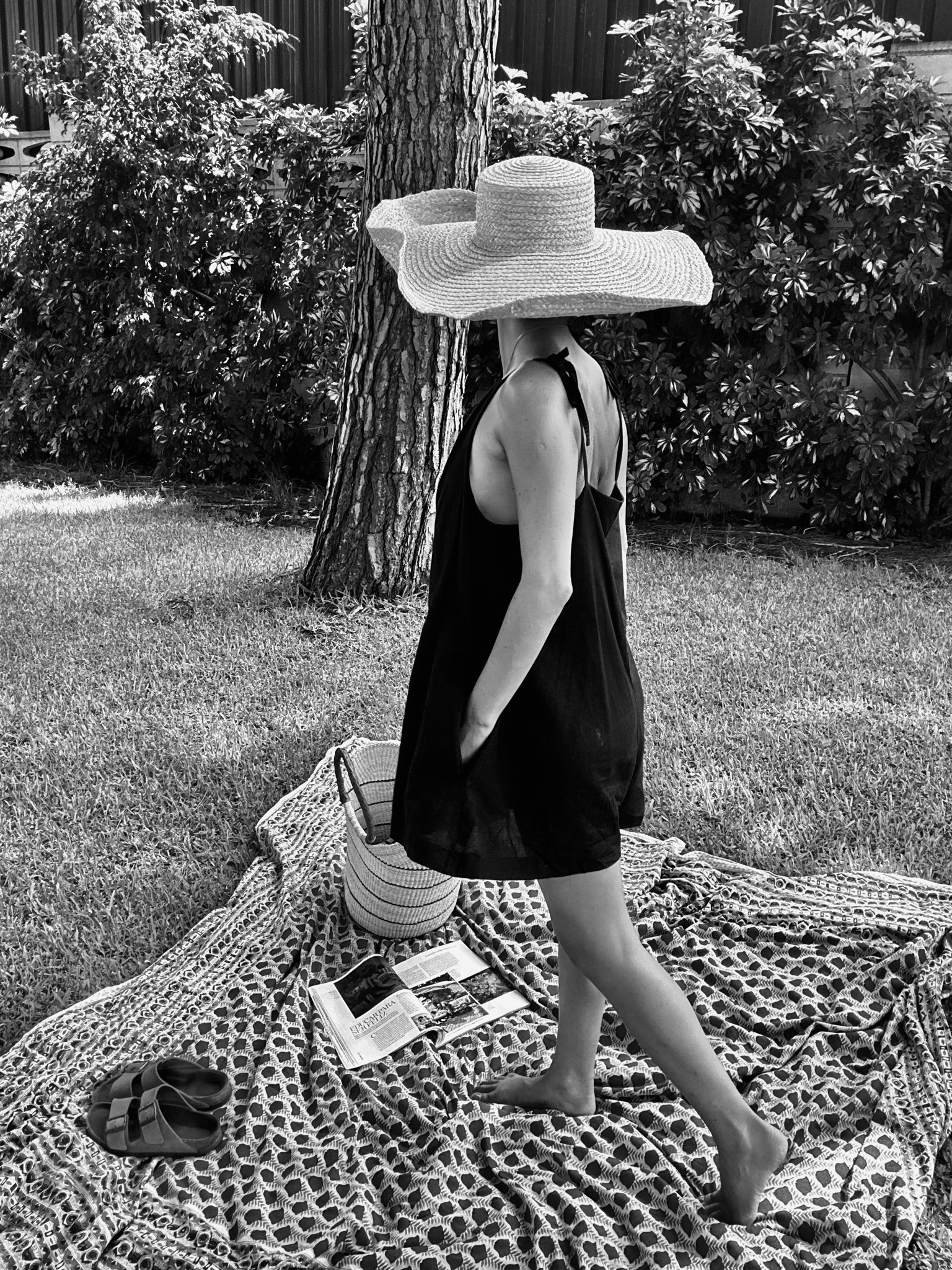 Black Square neck linen play suit 🖤

outfit inspiration, summer style, short black dress, H&M, cotton dress, beach dress, checkered dress, cotton bucket hat, sun hat with tie straps, straw hat, Birkenstock, straw shopper, ASOS, beach bag, COS, short jumpsuit, Netherlands. 

#LTKeurope #LTKstyletip #LTKSeasonal