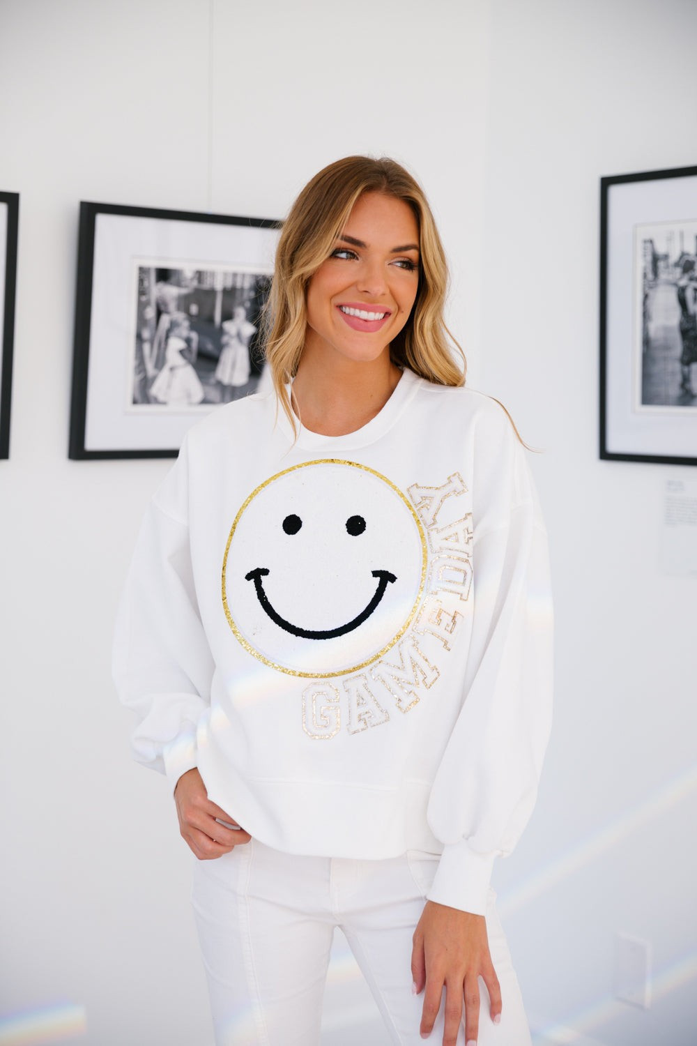GAME DAY WHITE SMILEY PULLOVER | Judith March