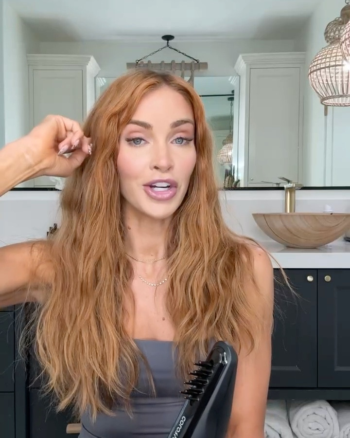 #LOrealParisPartner I am loving the @lorealparisusa ColorSonic on my roots in-between my hair appointments. This would also be perfect for covering up greys too! #colorsonic #haircolor #Ad #ColorsonicPartner #paidlink