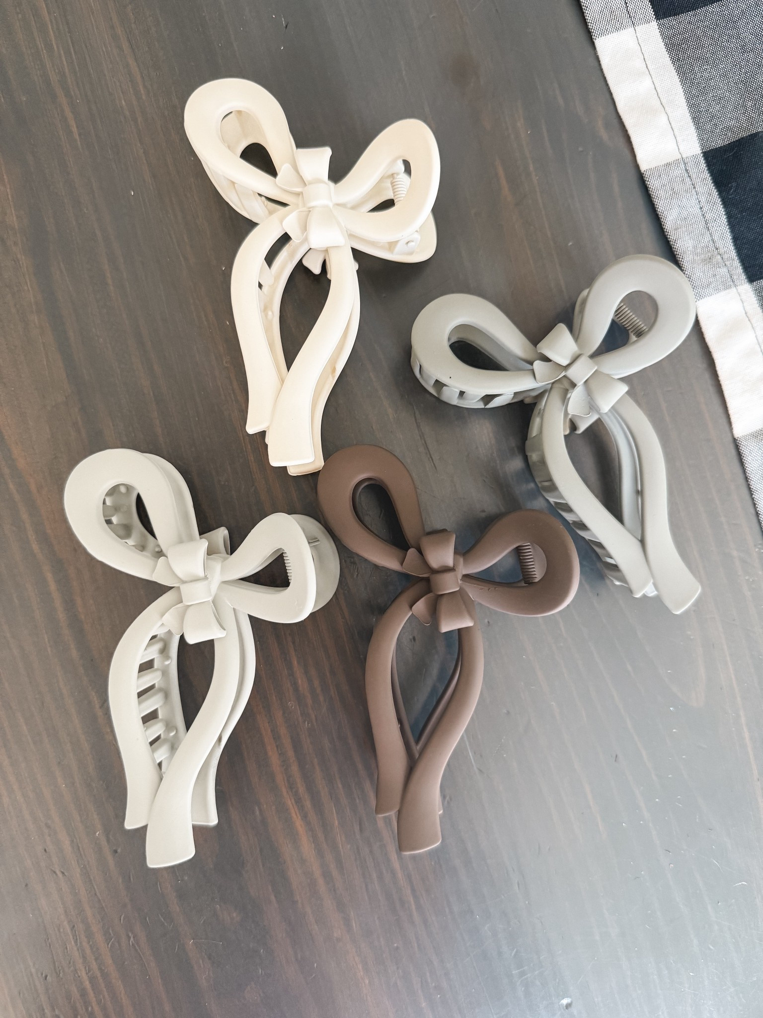 How CUUTE are these now claw clips?! They’re on sale for under $5 right now! 

#LTKStyleTip #LTKBeauty #LTKSaleAlert