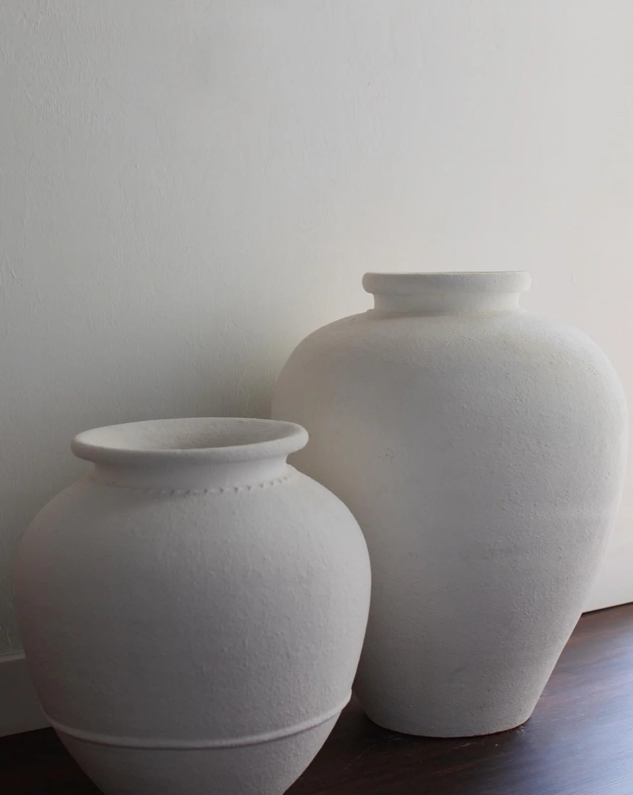 LARGE REINE WHITE CLAY POTTERY | Off-White Palette