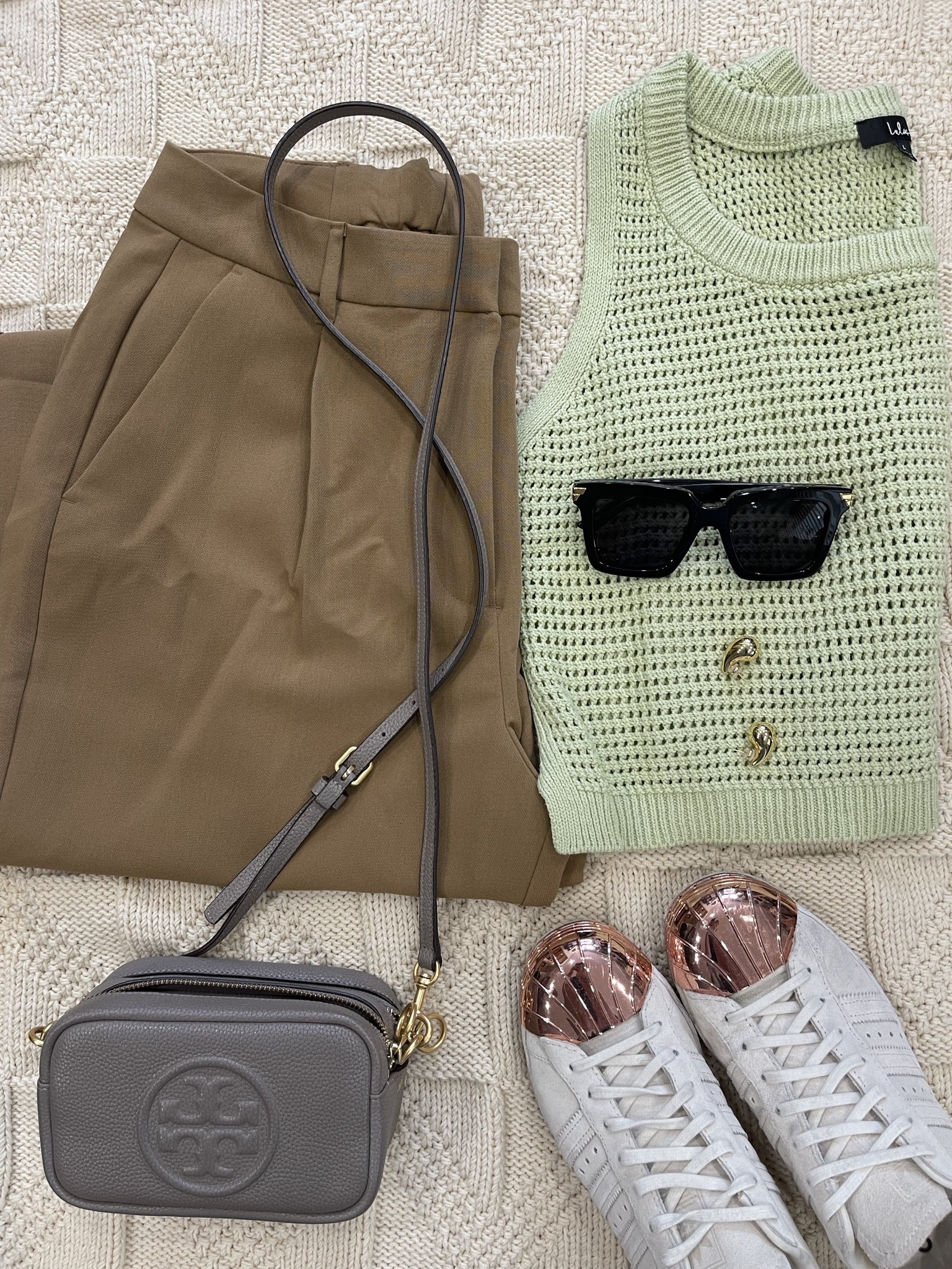 When you can’t decide which bag to use 🙈 scroll 👉

#LTKmidsize #LTKfindsunder50 #LTKitbag