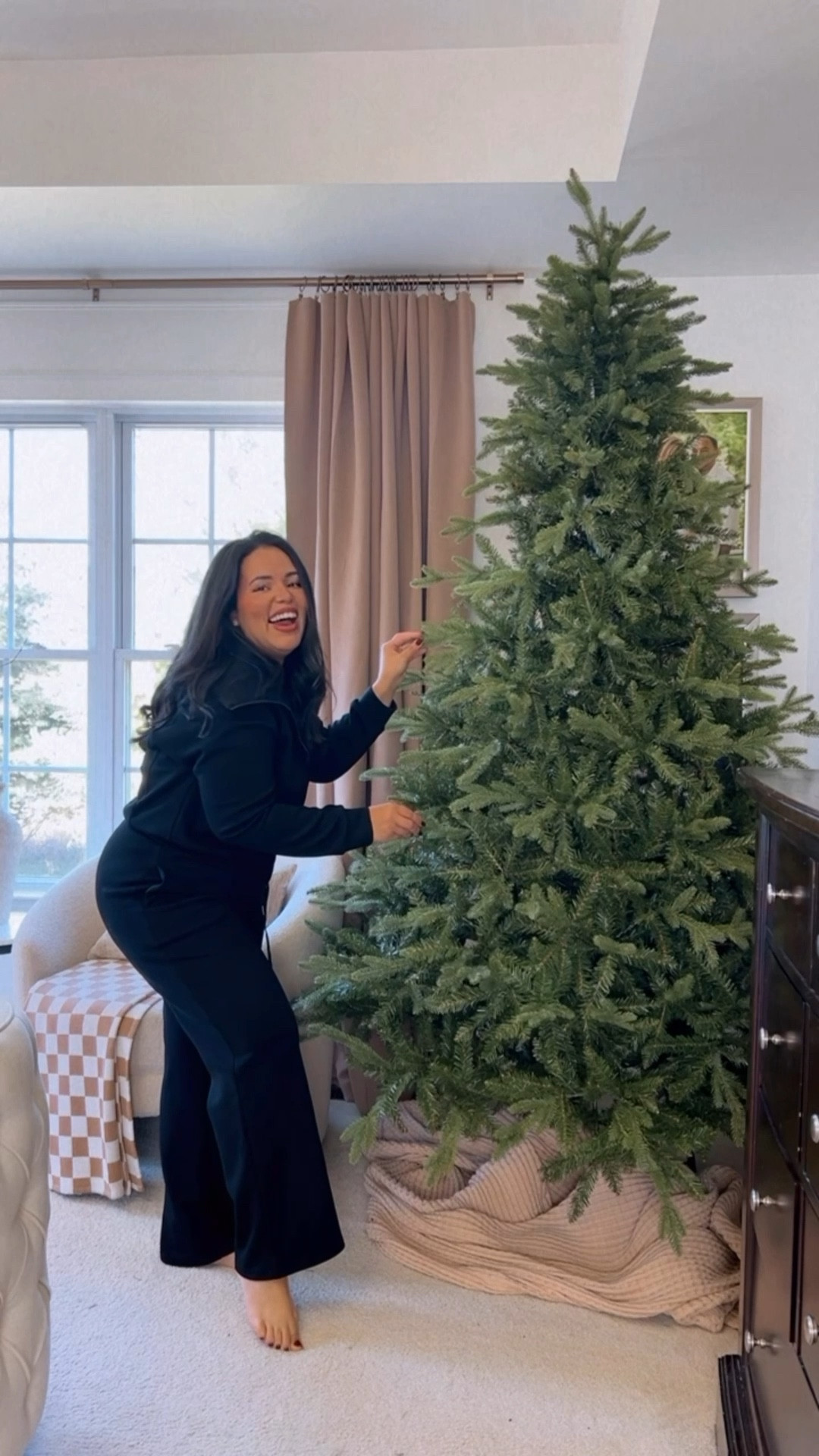 My King of Christmas Tree 2025
#kingofchristmas #twinkletree #christmaslights #ledlights #christmastree #christmas2025 #arbolnavideño 

#LTKSeasonal #LTKSaleAlert #LTKHome