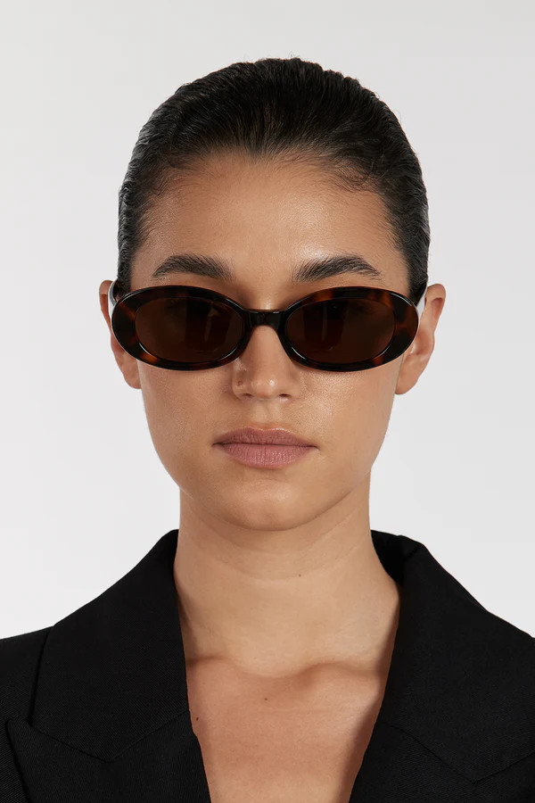 ELISA JOHNSON LYRIC LEIGH IN BROWN TORTOISE SUNGLASSES | DISSH