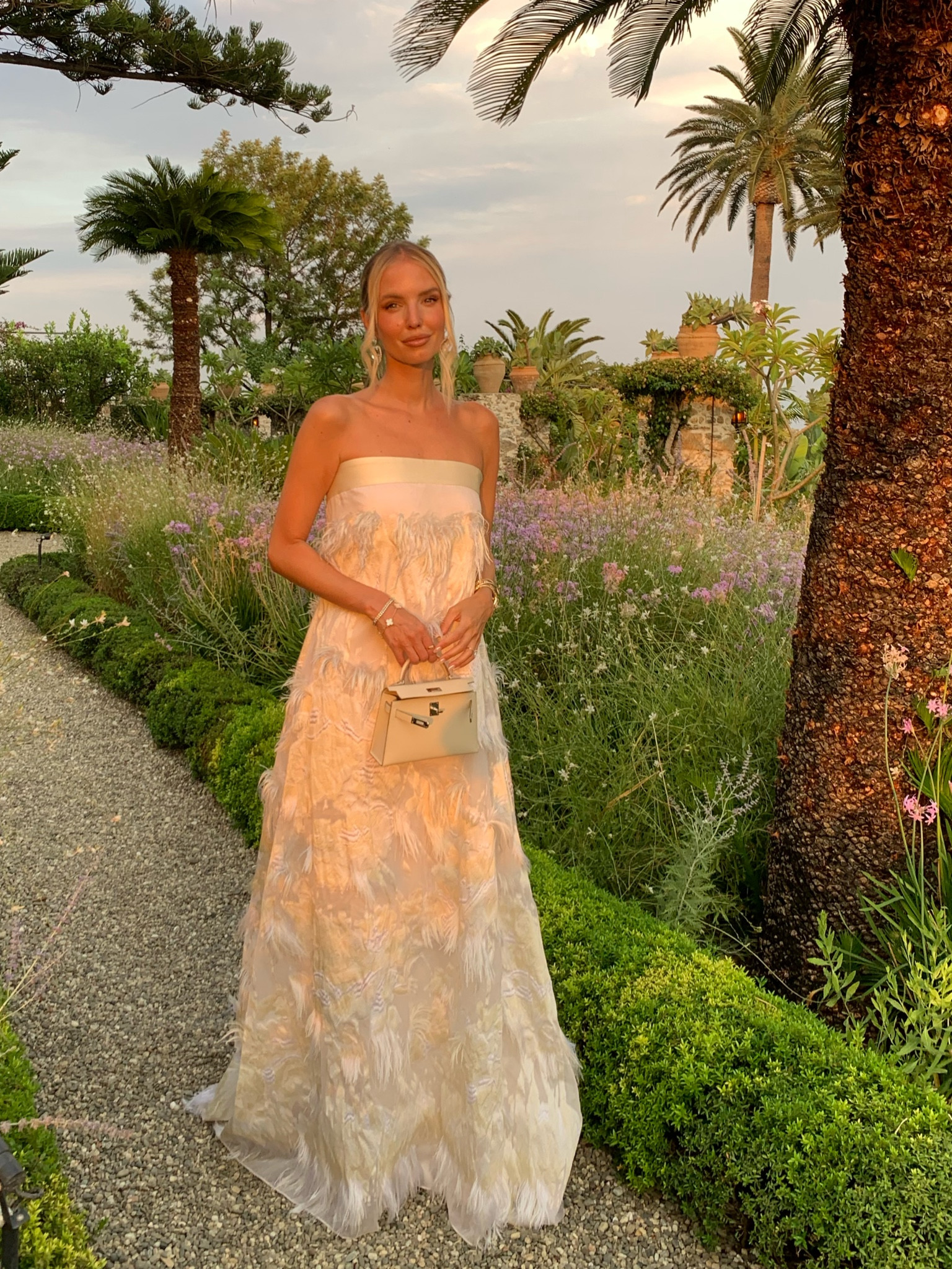 All white sunset vibes 🤍