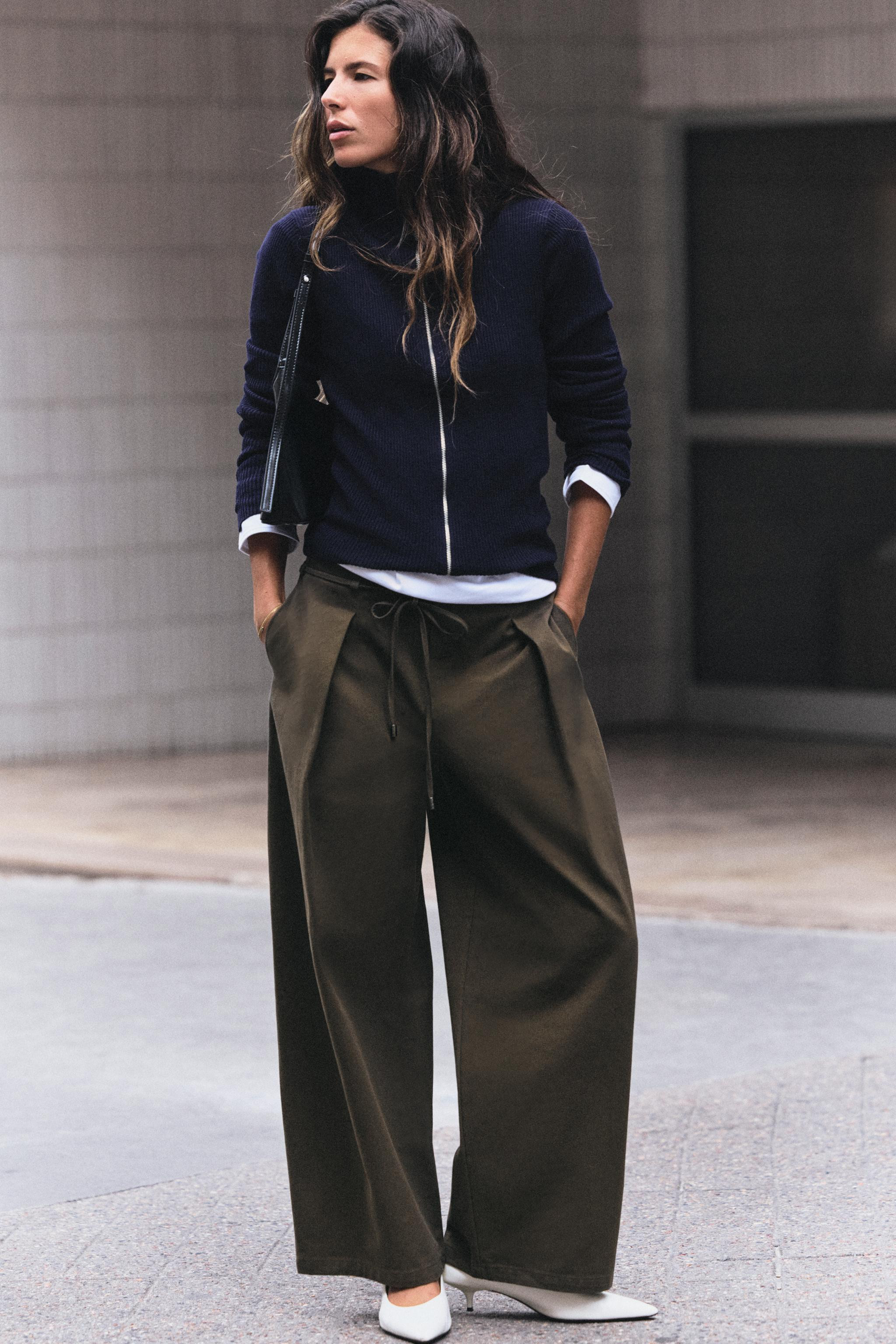 WIDE-LEG DARTED TROUSERS WITH BELT | Zara FR