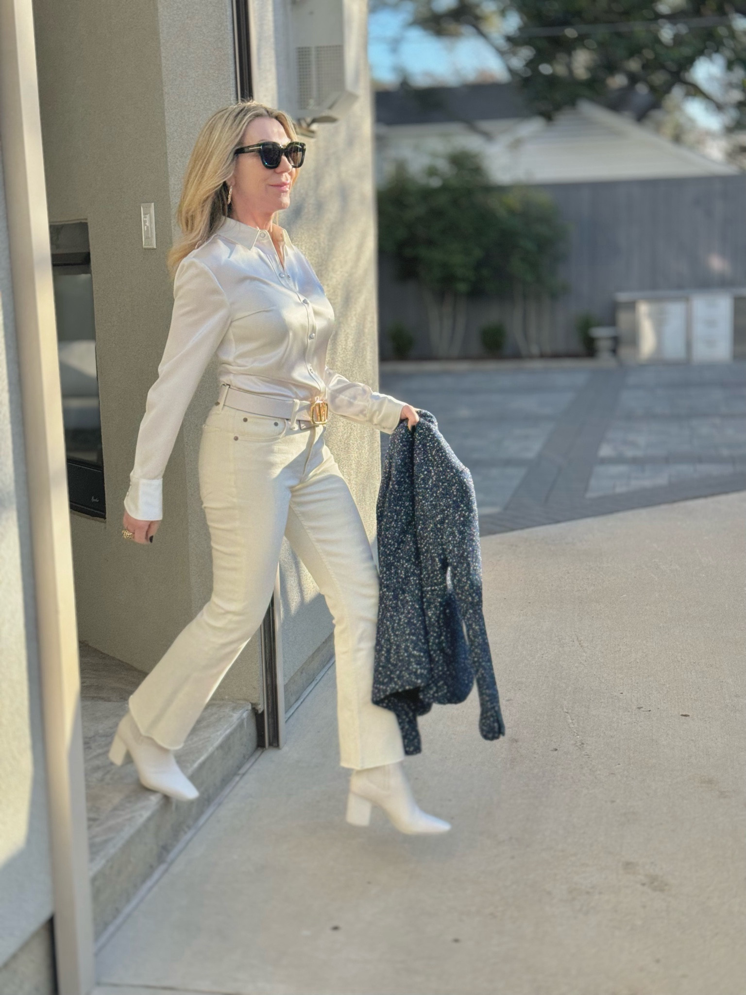 Winter white is so fresh and elegant! It’s the perfect neutral canvas to add ANY color you’re in the mood for🤗🌟

#LTKSeasonal #LTKstyletip #LTKover40