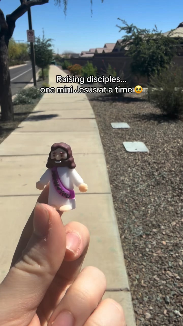 Went on a neighborhood walk and passed out these mini Jesus figures. We have been seeing them everywhere and they love it! 

They loved passing them out and each time said “Jesus loves you”. 

Such an easy and fun activity to get them out and learning to be kind, and spread the love of Jesus.
.
.
.
.
#christianlife #christian #mom #raisingdisciples #toddler
