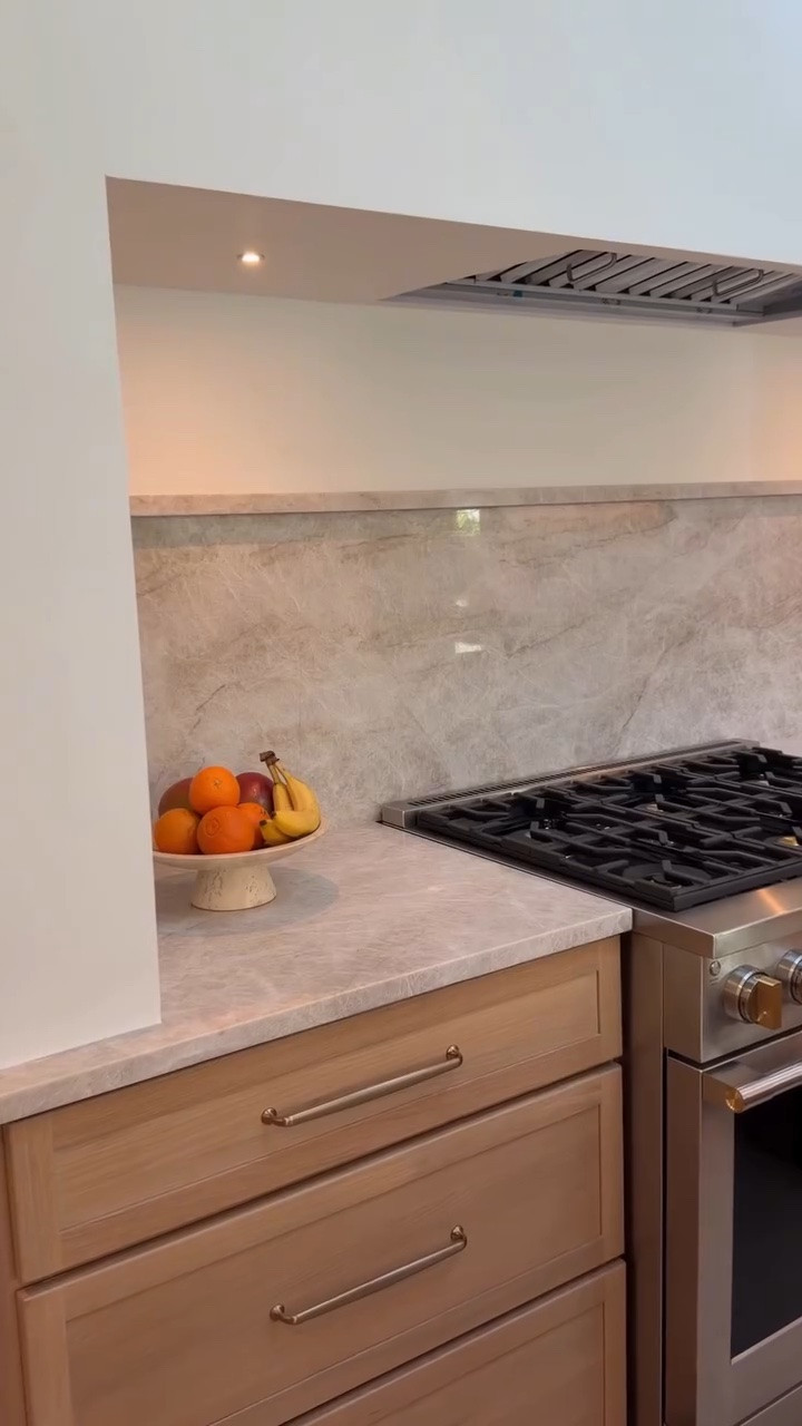 Loving how high end this fruit bowl looks in our kitchen!!🍊 It was a little bit of a splurge but for a high quality stone piece, this was well worth it! Comment BOWL for the 🔗 🫶🏽

#amazonhomefinds #amazonkitchenfinds #kitchenfinds #fruitbowl #travertine