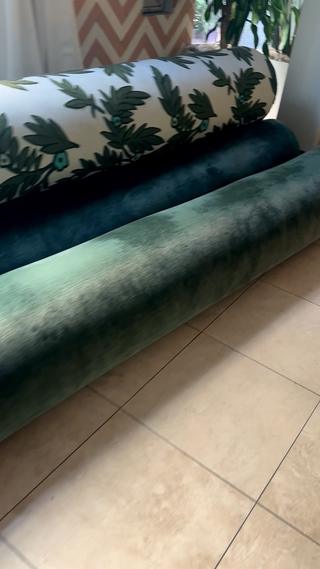 Always love a curvy statement sofa paired with airy sheer drapes — elegant yet relaxed, and effortlessly inviting. Linked here.

#CurvedSofa #SheerDrapes #LivingRoomStyle #ElegantLiving #SoftLight #ChicLiving #LTKHome

#LTKHome #LTKFestival #LTKdayinmylife