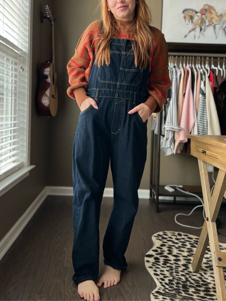 Cutie mom fit of the day. This is my 3rd pair of these overalls! Love them! I’m in a large and could do a medium. I’m in a medium in the sweater as well. 



#LTKmidsize #LTKfindsunder100 #LTKMostLoved