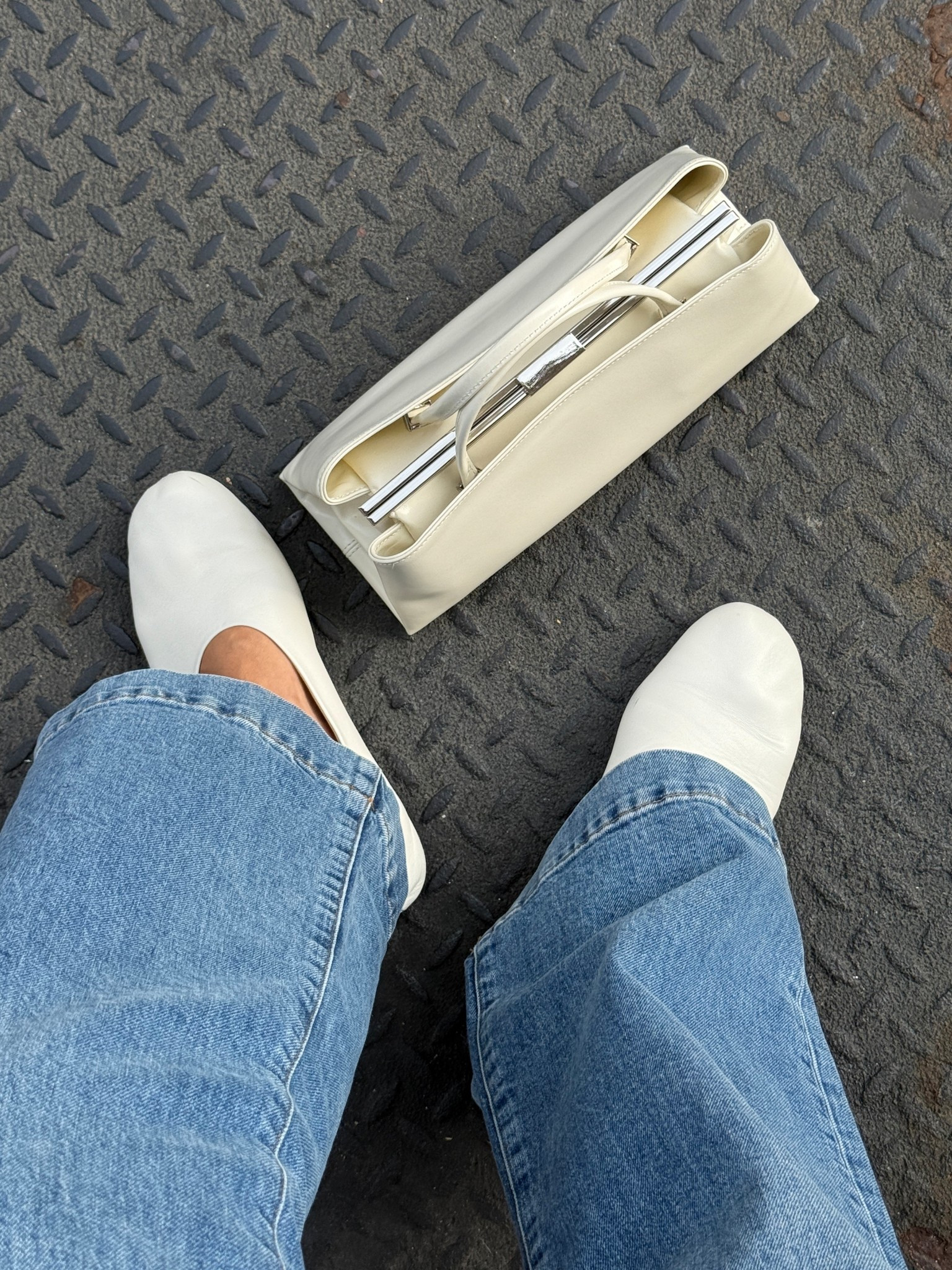 Outfit details from today!! these are one of the most comfortable ballet flats I own and the chicest bag that I recently added to my wardrobe! Bag is from verafied 🤍

#LTKShoeCrush #LTKSeasonal #LTKStyleTip