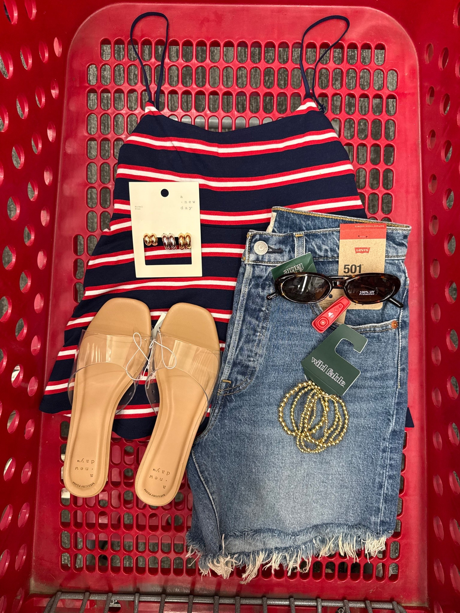 Brooke Davis coded ☀️💿💔✨🎀🤍 @Target 

Top is open-back.