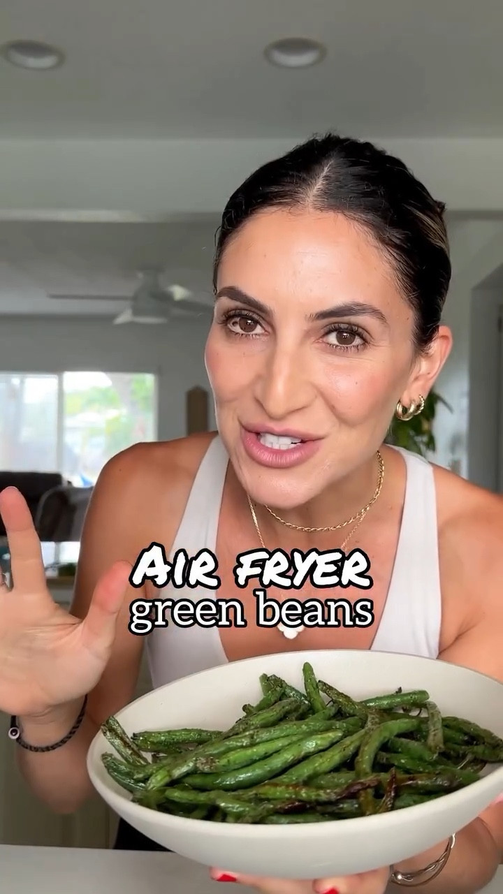 These air fryer green beans are so perfect as an easy side this time of year! my go-to veggie side when I want something healthy, tasty, and quick. No soggy beans, no oven required, and barely any cleanup. This recipe is gluten-free, vegan, Whole30-friendly, and super customizable!
* 1 lb green beans, trimmed
* 2 tbsp avocado oil or olive oil
* 1 tsp garlic powder
* 1/2 tsp salt
* 1/2 tsp pepper