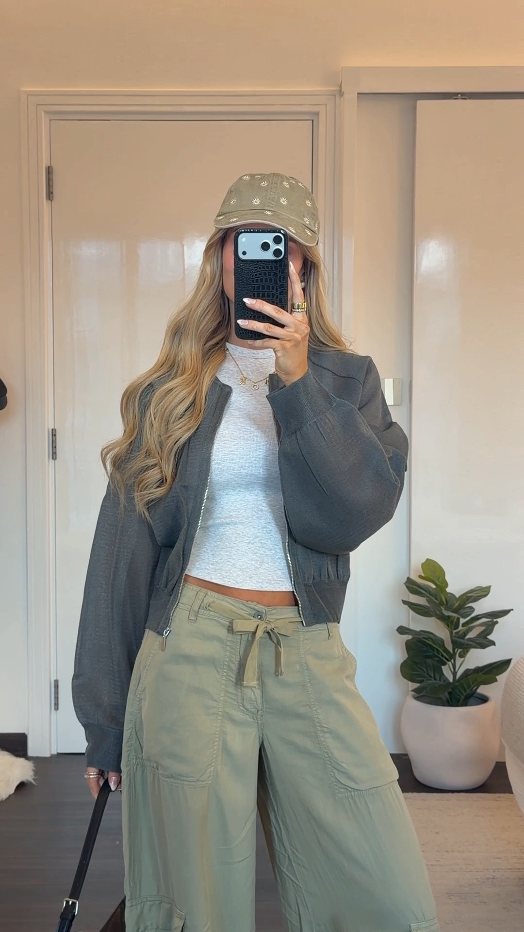 ZARA NEW-IN OUTFIT INSPO🍃✨ wearing size EU34 in the cargo pants and size S in the jacket & top🤍 I’m 1,70m tall for reference 🙋🏼‍♀️

#LTKFashionMonth #LTKstyletip #LTKautumn
